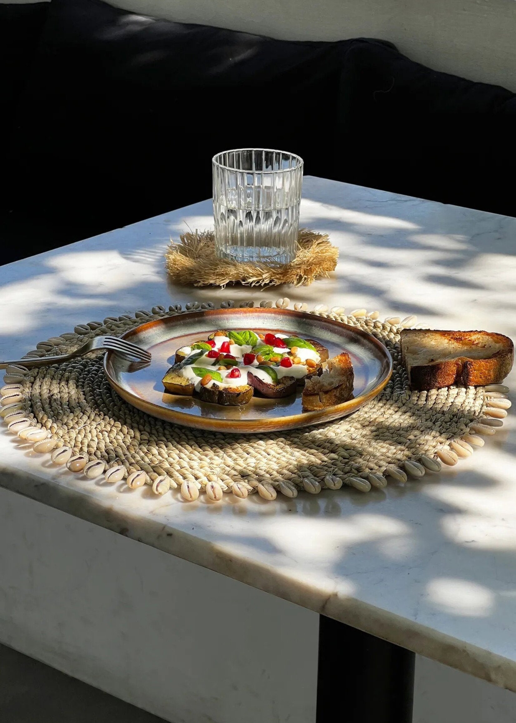 Bazar Bizar Antwerp The Seagrass Shell Placemat - Natural