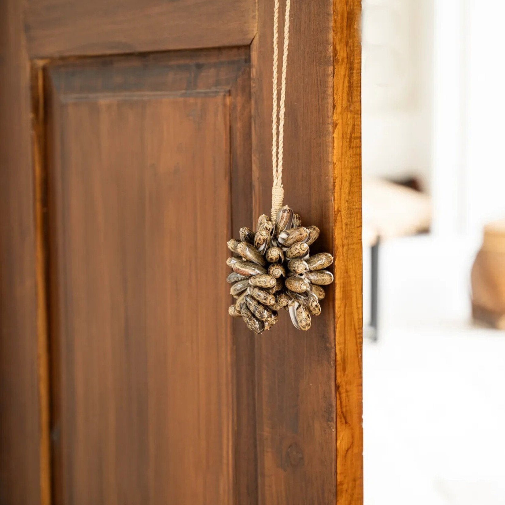 Bazar Bizar Antwerp The Brown Cowrie Shell Tassel