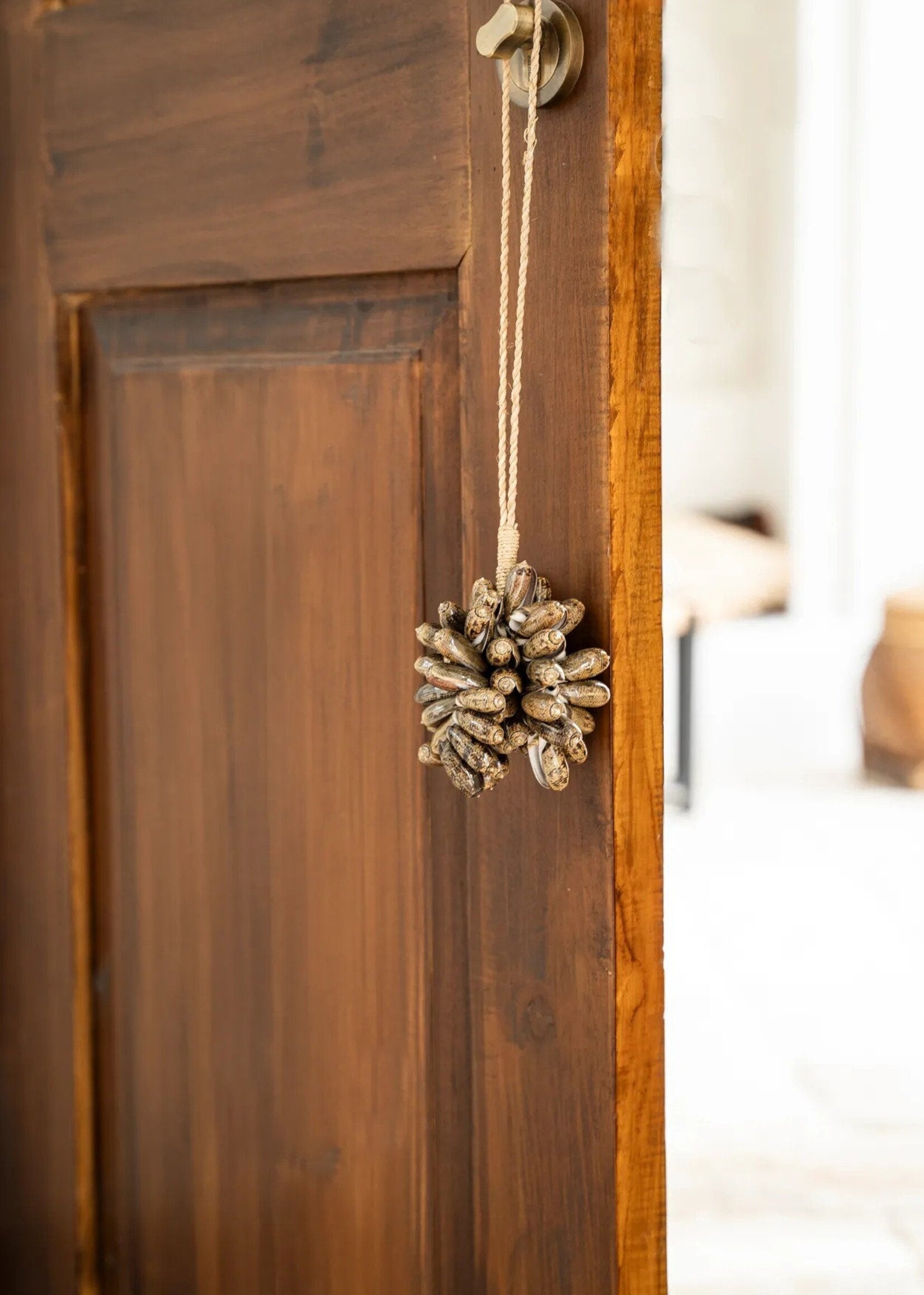 Bazar Bizar Antwerp The Brown Cowrie Shell Tassel