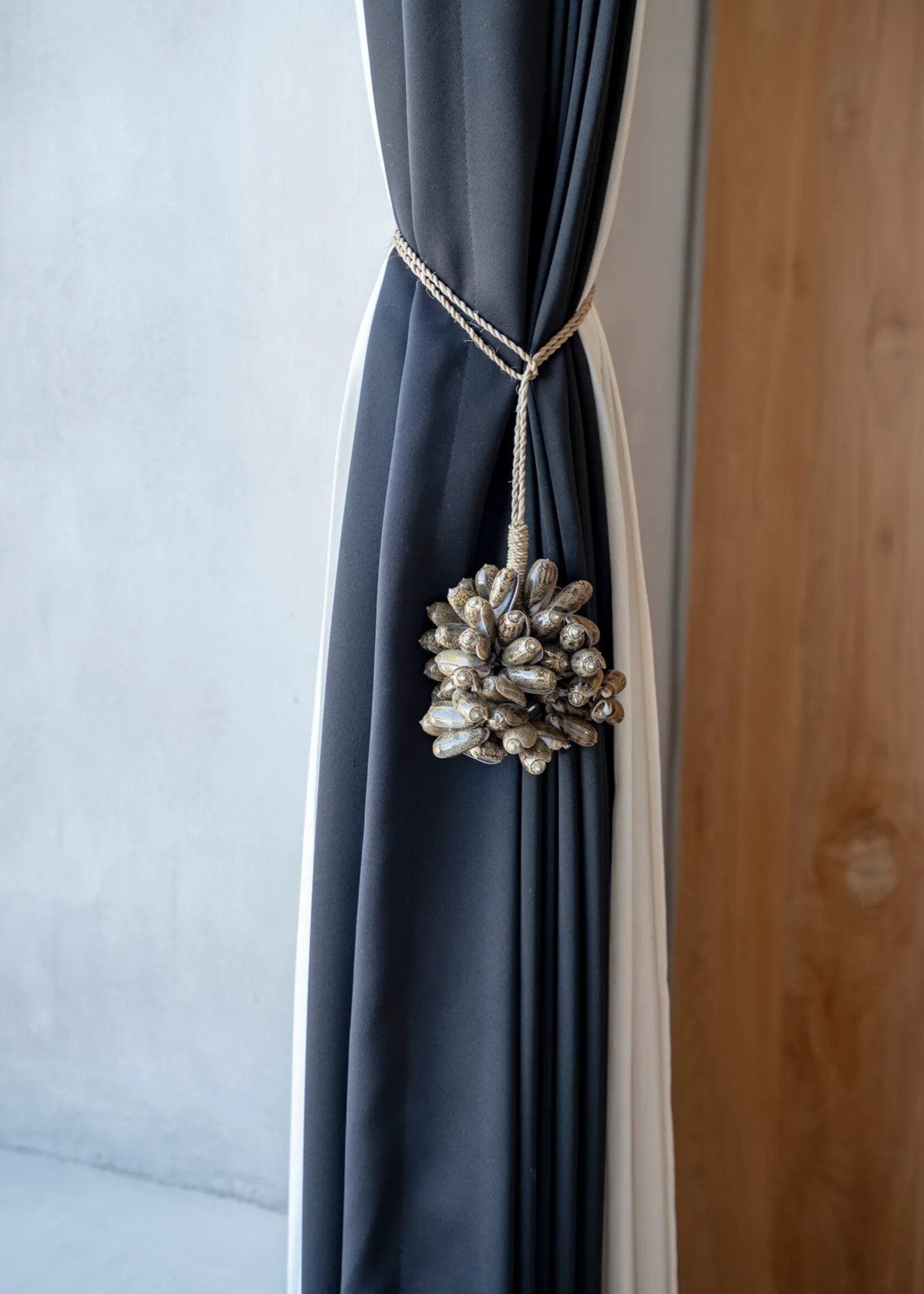 Bazar Bizar Antwerp The Brown Cowrie Shell Tassel