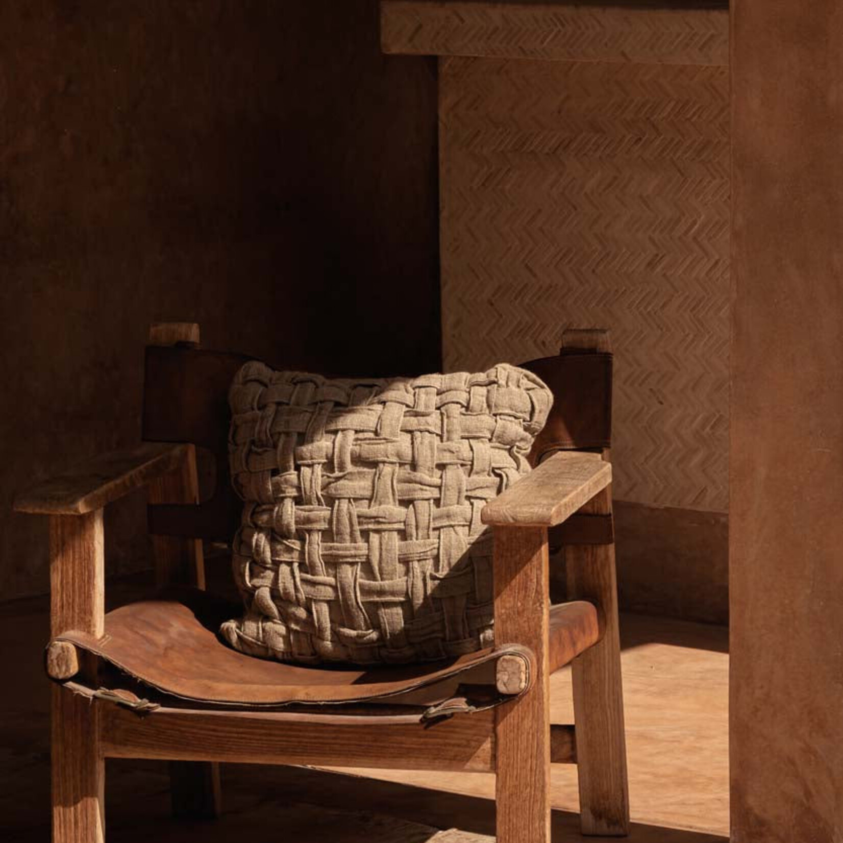 Bazar Bizar Antwerp The Linen Crosier Cushion Cover - Natural