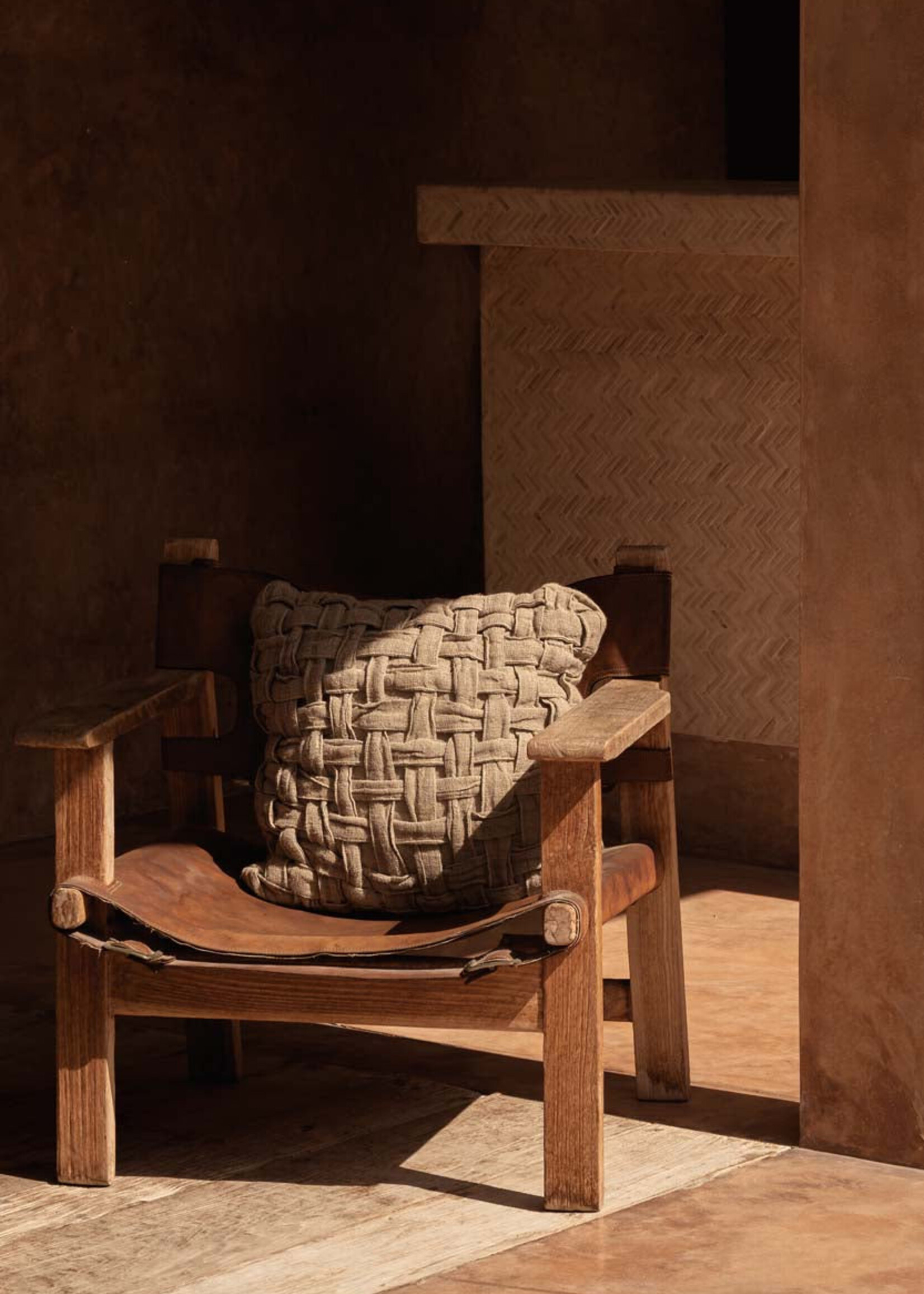 Bazar Bizar Antwerp The Linen Crosier Cushion Cover - Natural