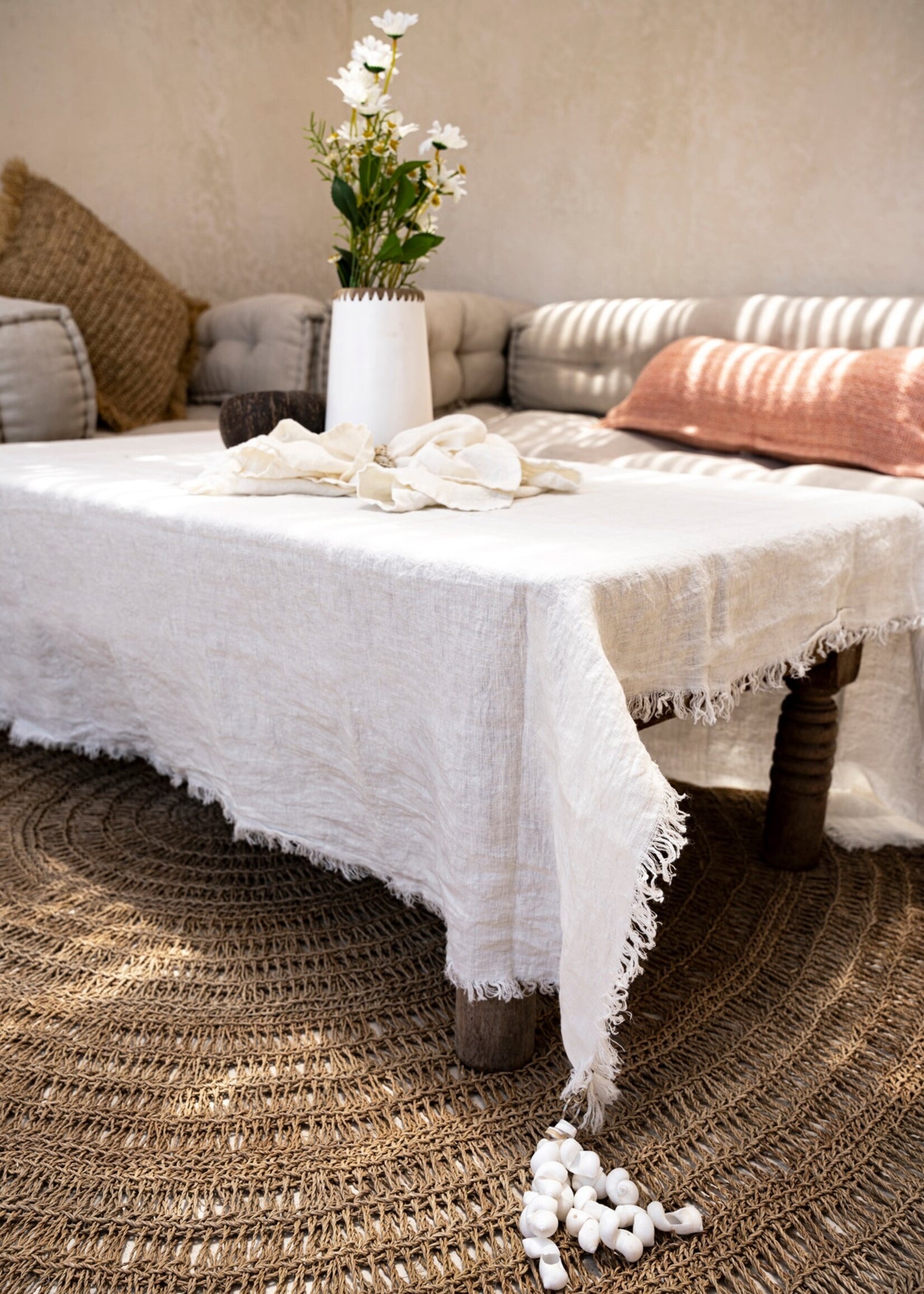 Bazar Bizar Antwerp The Table Cloth Hanger - White