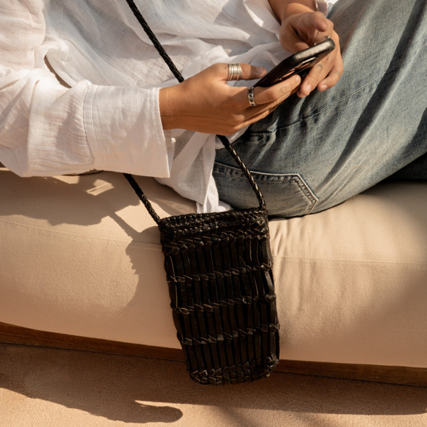 Bazar Bizar Antwerp The Dial Diva Phone Bag - Black