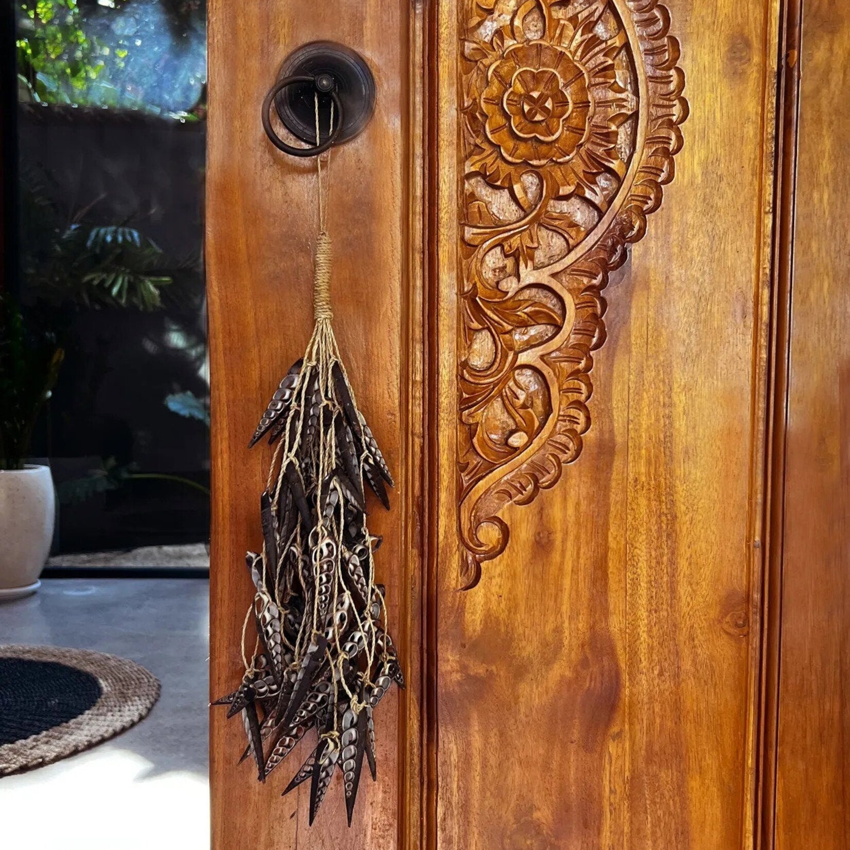 Bazar Bizar Antwerp The Unicorn Shell Tassel - Brown