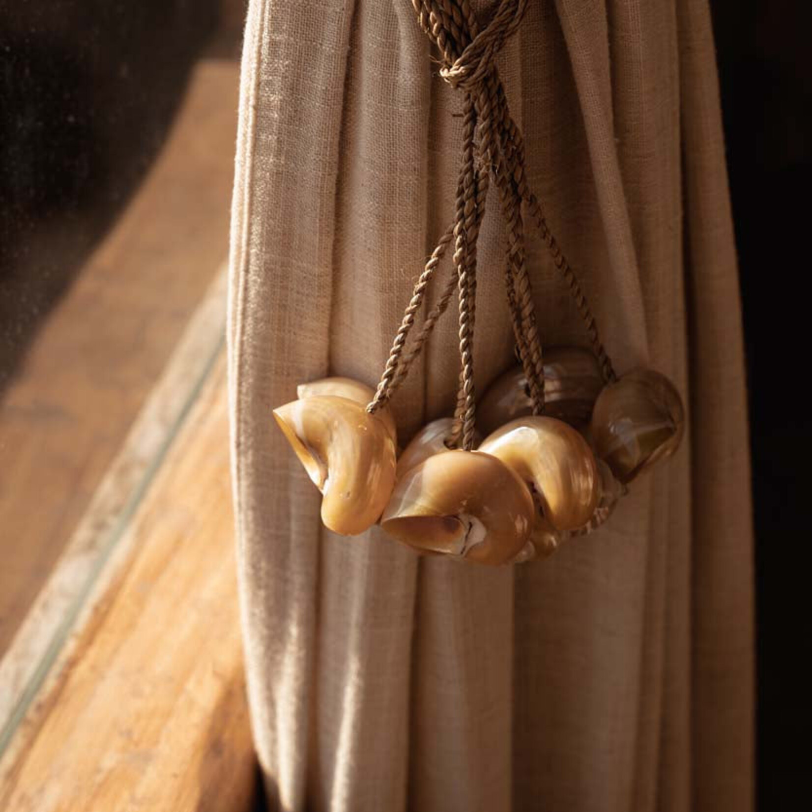 Bazar Bizar Antwerp The Conch Shell Tassel - Natural