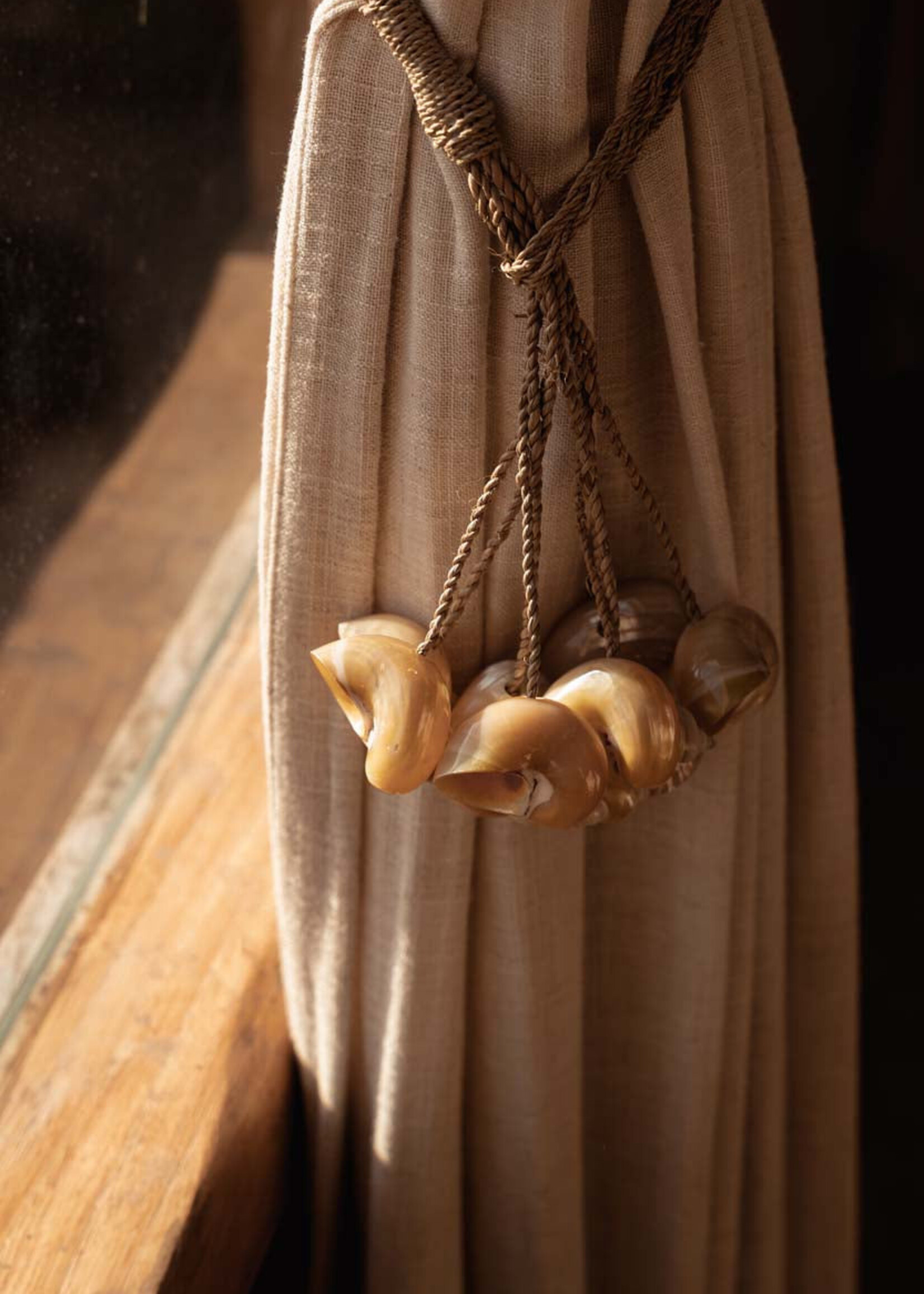 Bazar Bizar Antwerp The Conch Shell Tassel - Natural