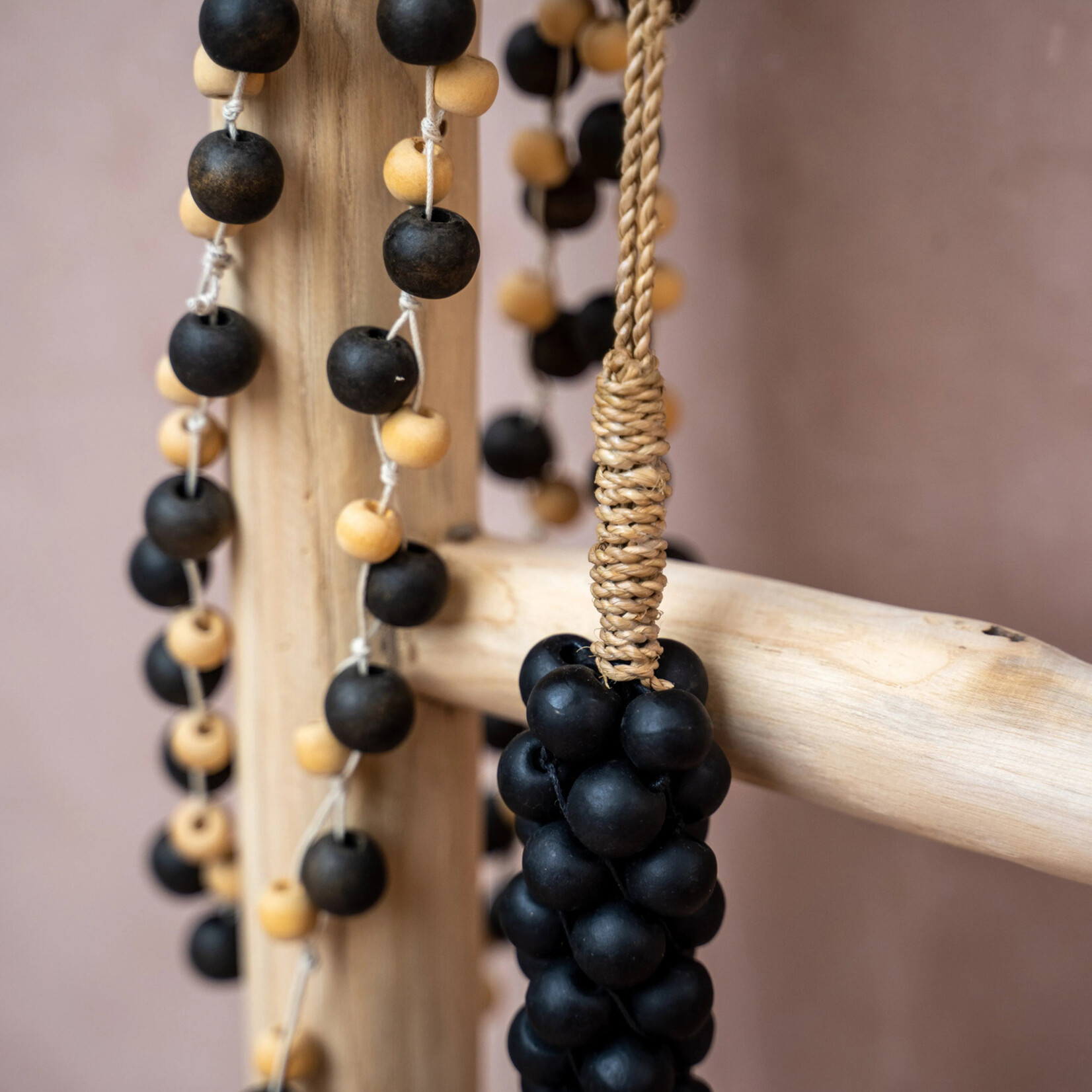 Bazar Bizar Antwerp The Wooden Beads with Cotton Tassel - Black