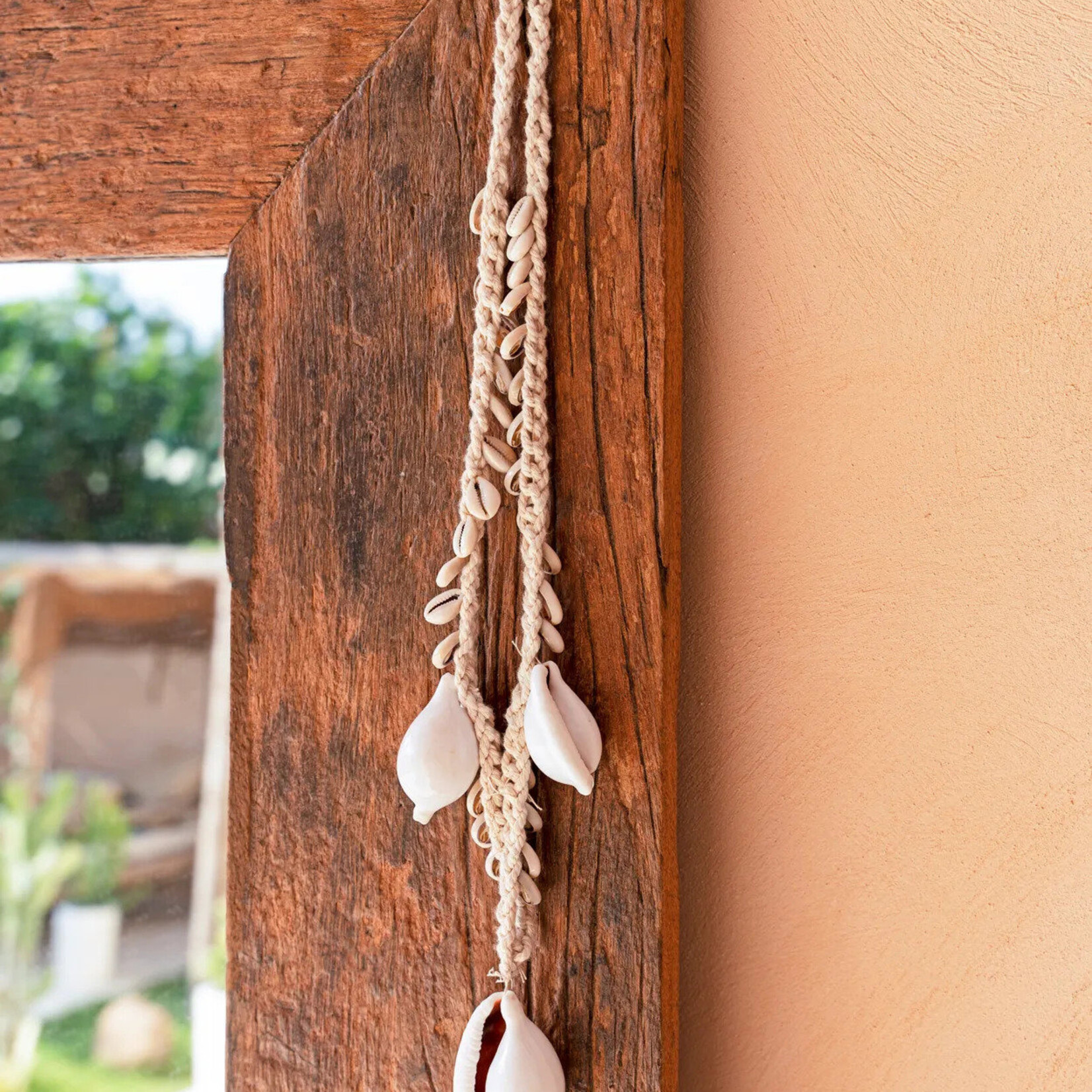 Bazar Bizar Antwerp The Big White Cowrie Shell Necklace