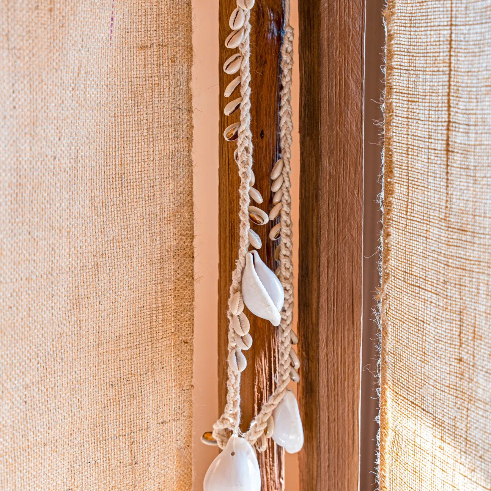 Bazar Bizar Antwerp The Big White Cowrie Shell Necklace