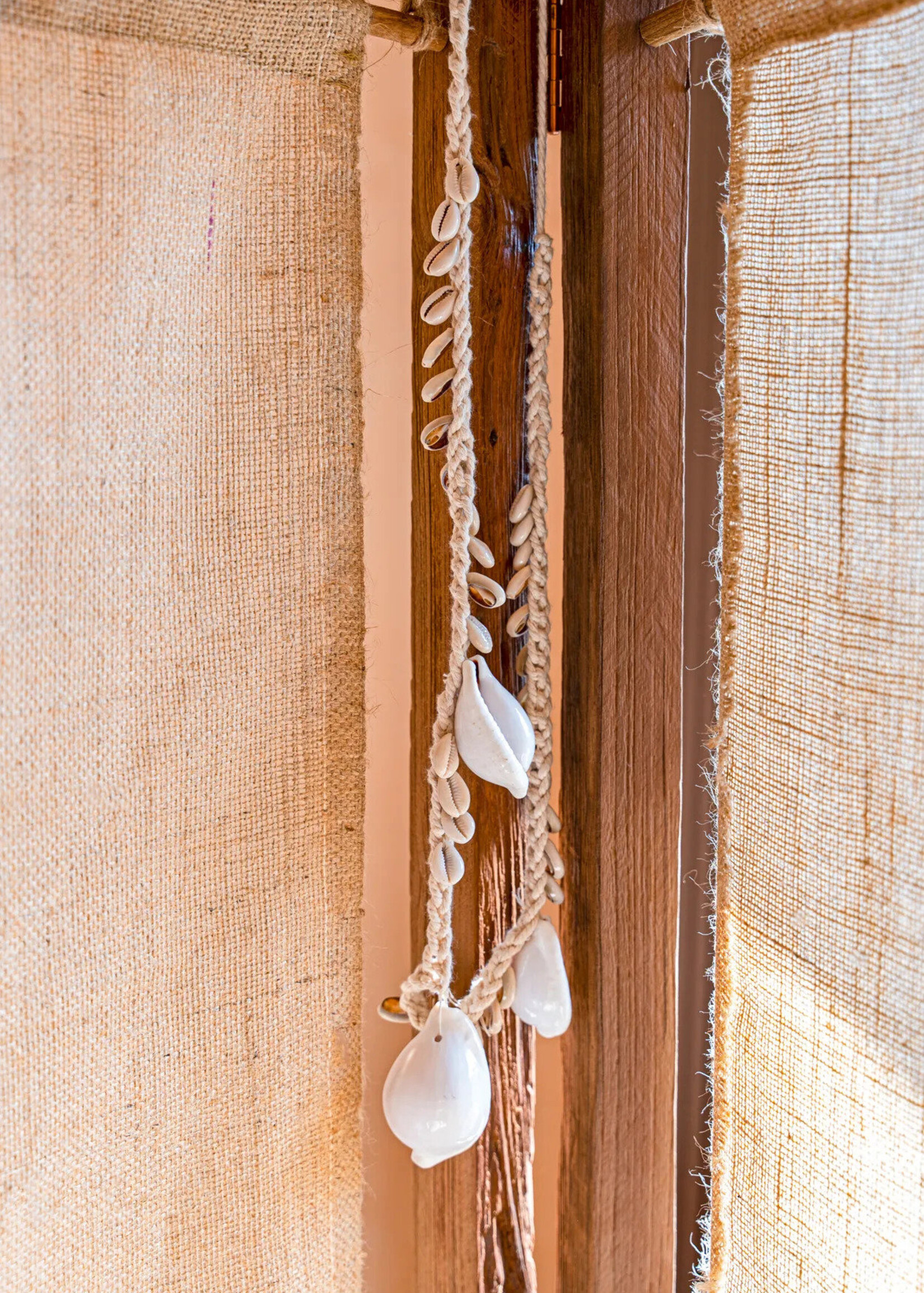 Bazar Bizar Antwerp The Big White Cowrie Shell Necklace