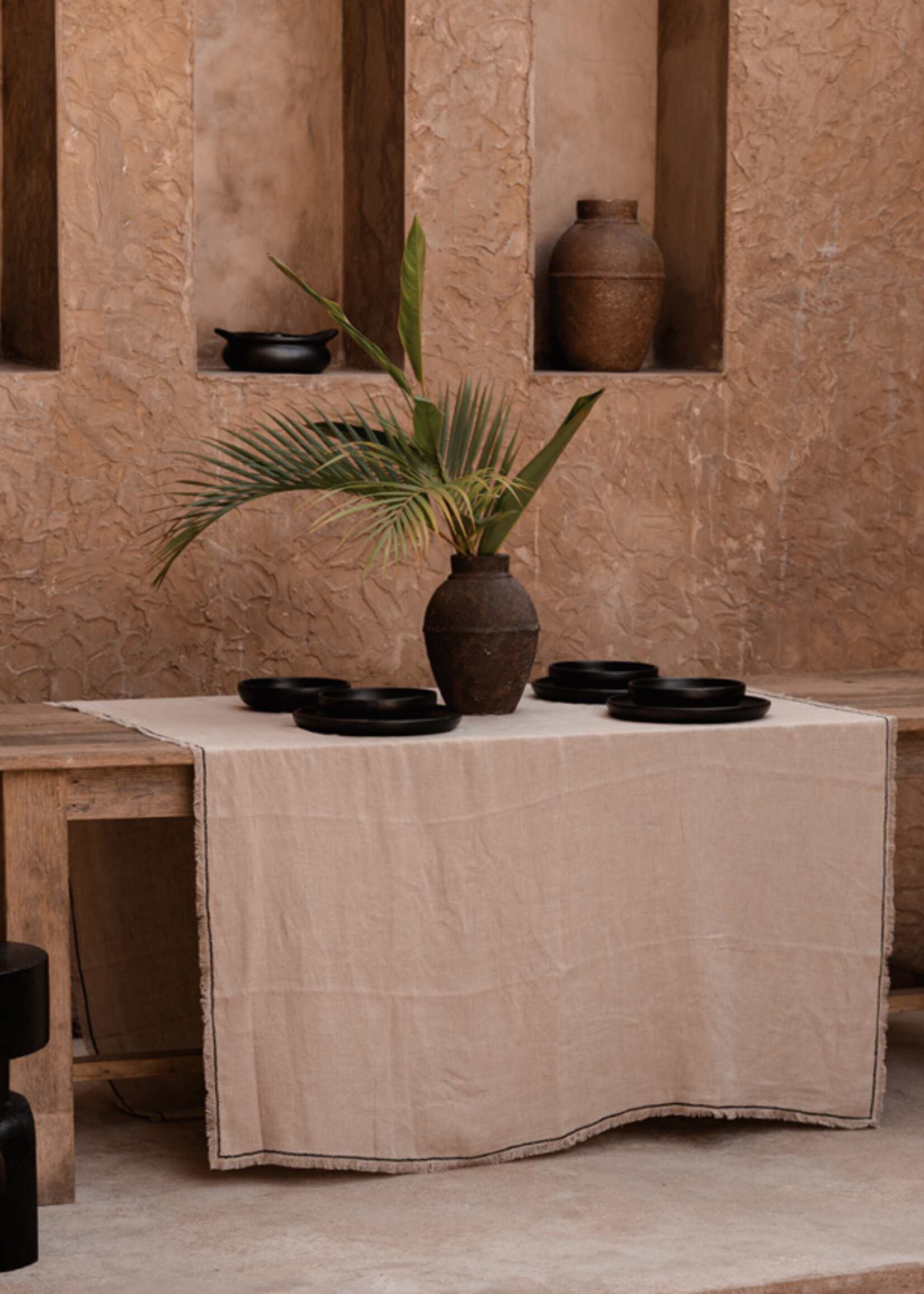 Bazar Bizar Antwerp The Tuscany Tablecloth - Natural Black - 150x300