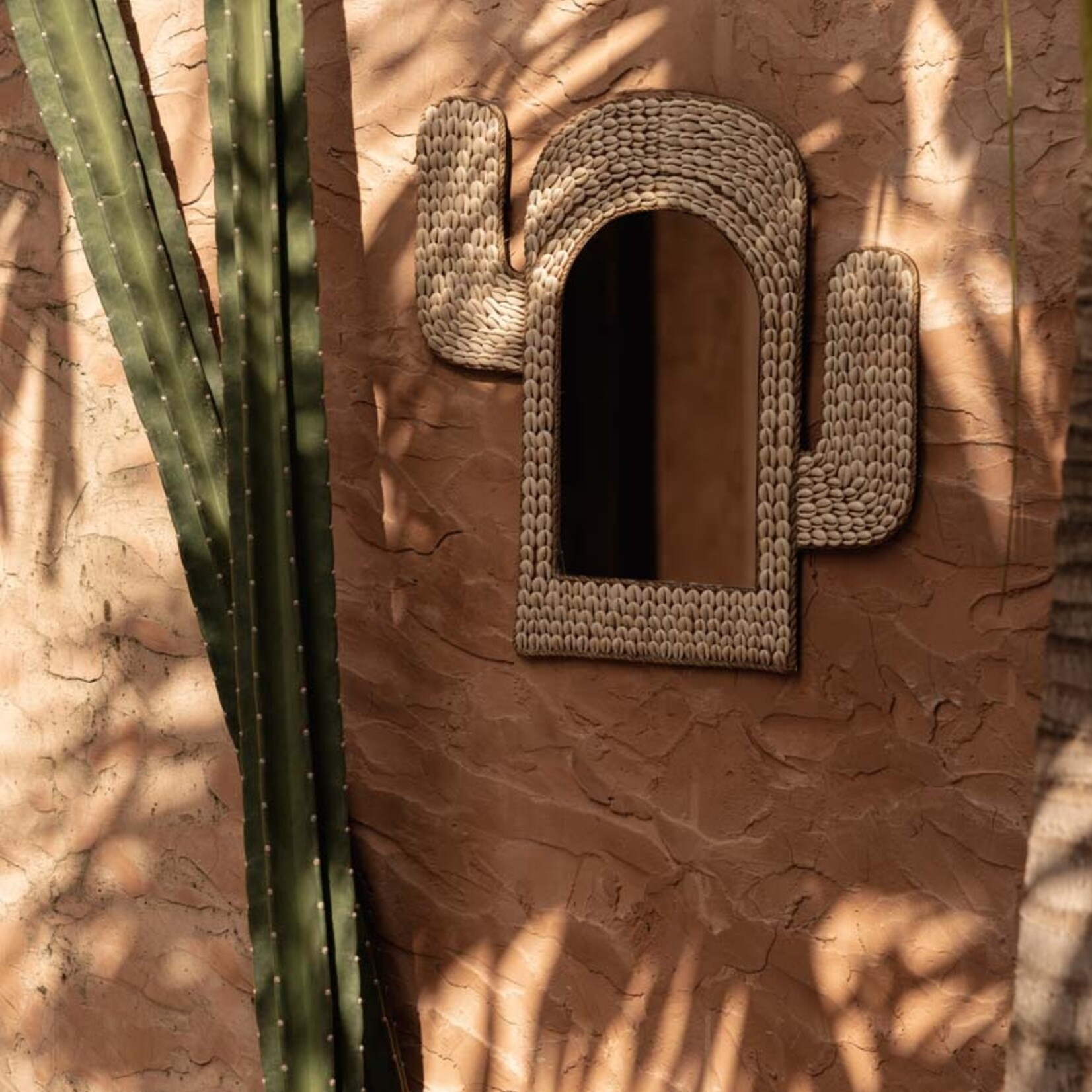 Bazar Bizar Antwerp The Cactus Shell Mirror - White