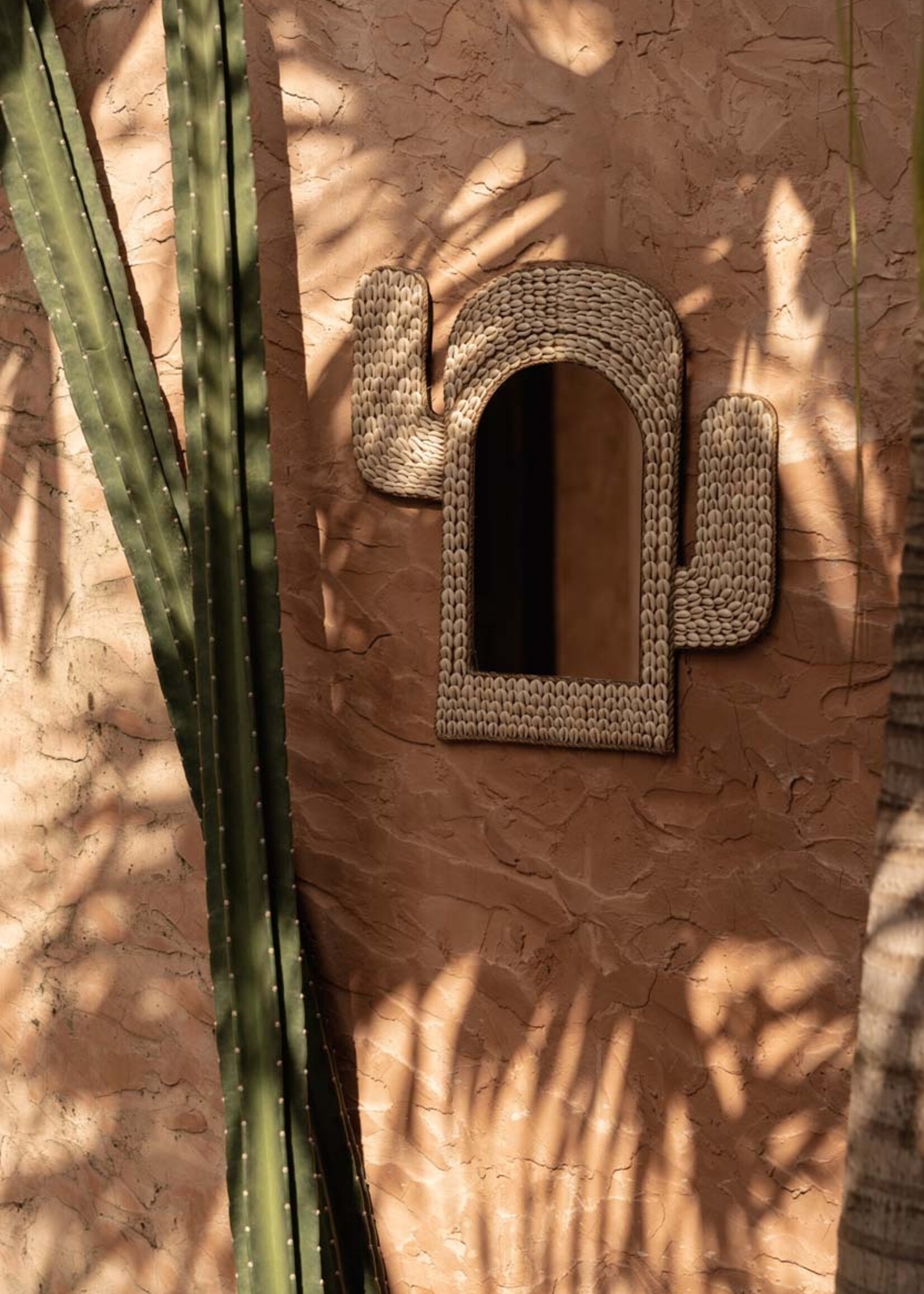Bazar Bizar Antwerp The Cactus Shell Mirror - White