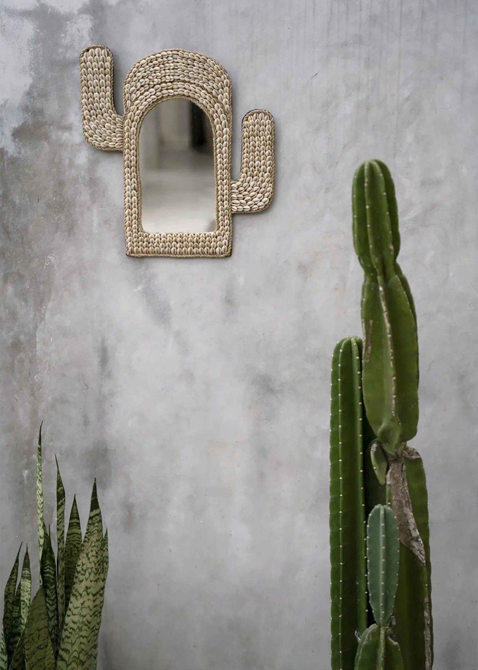 Bazar Bizar Antwerp The Cactus Shell Mirror - White