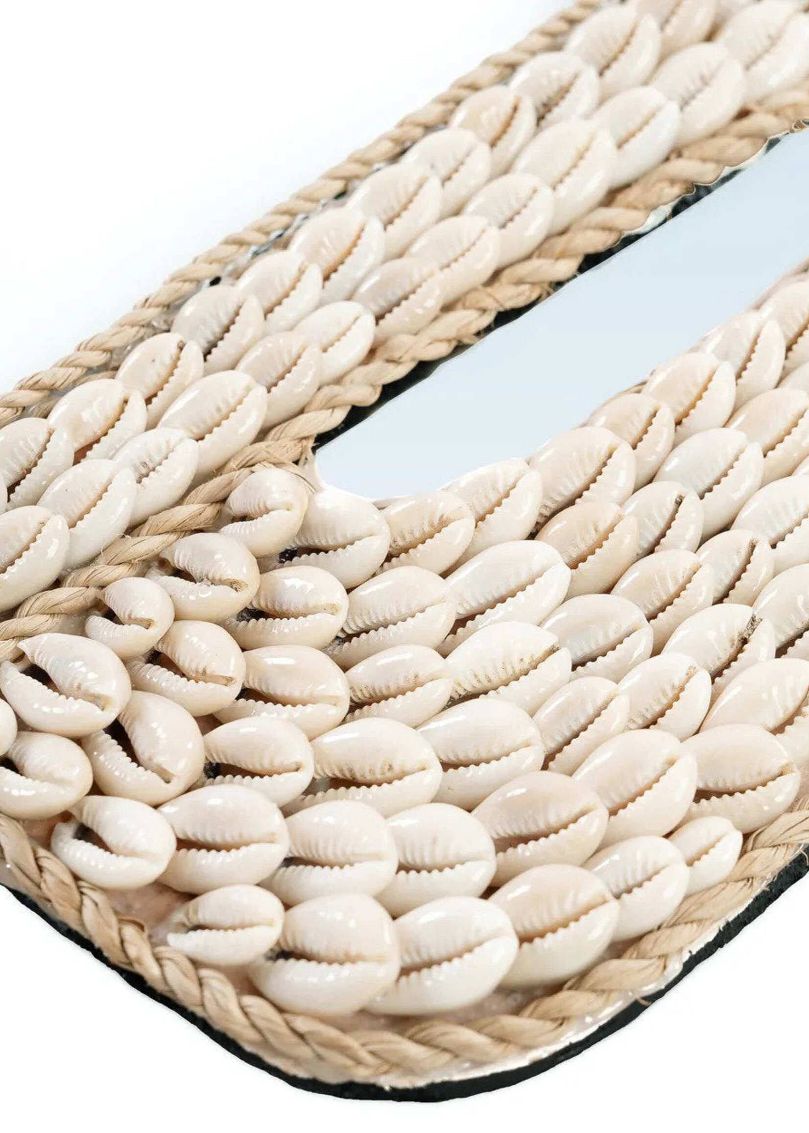 Bazar Bizar Antwerp The Cactus Shell Mirror - White