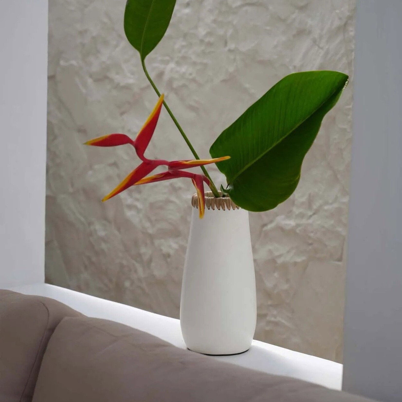Bazar Bizar Antwerp The Sneaky Vase - White Natural - M