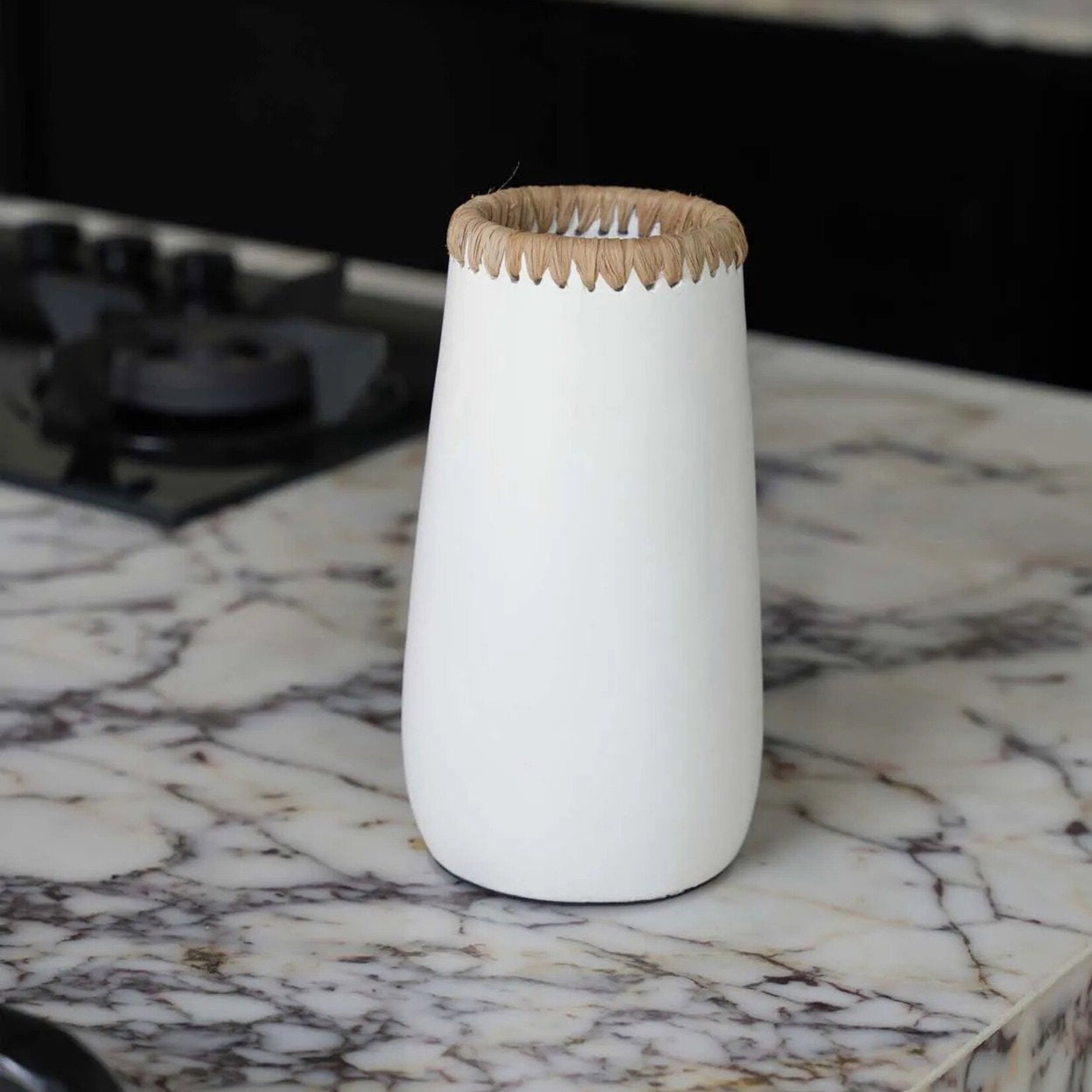 Bazar Bizar Antwerp The Sneaky Vase - White Natural - M