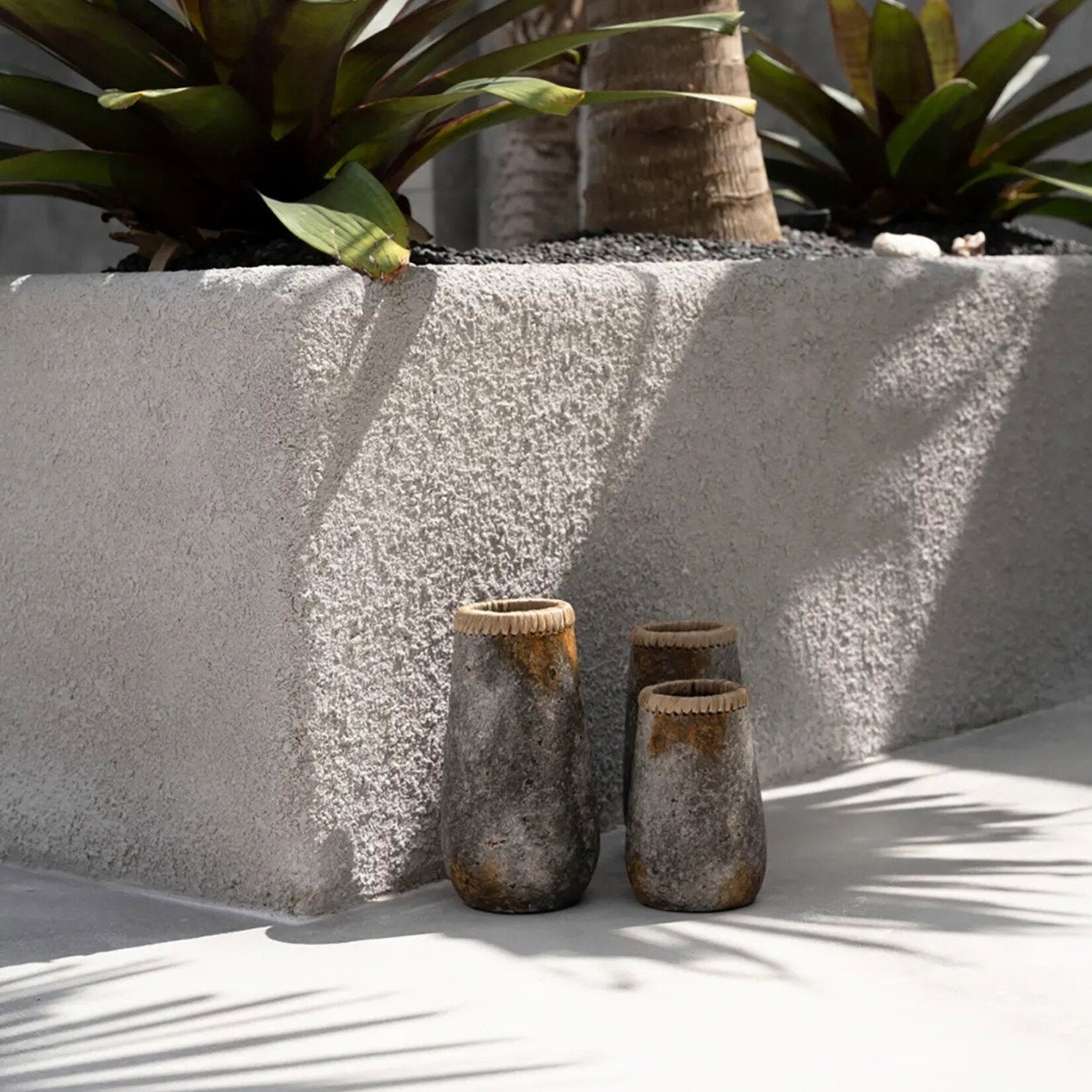 Bazar Bizar Antwerp The Sneaky Vase - Antique Grey - L