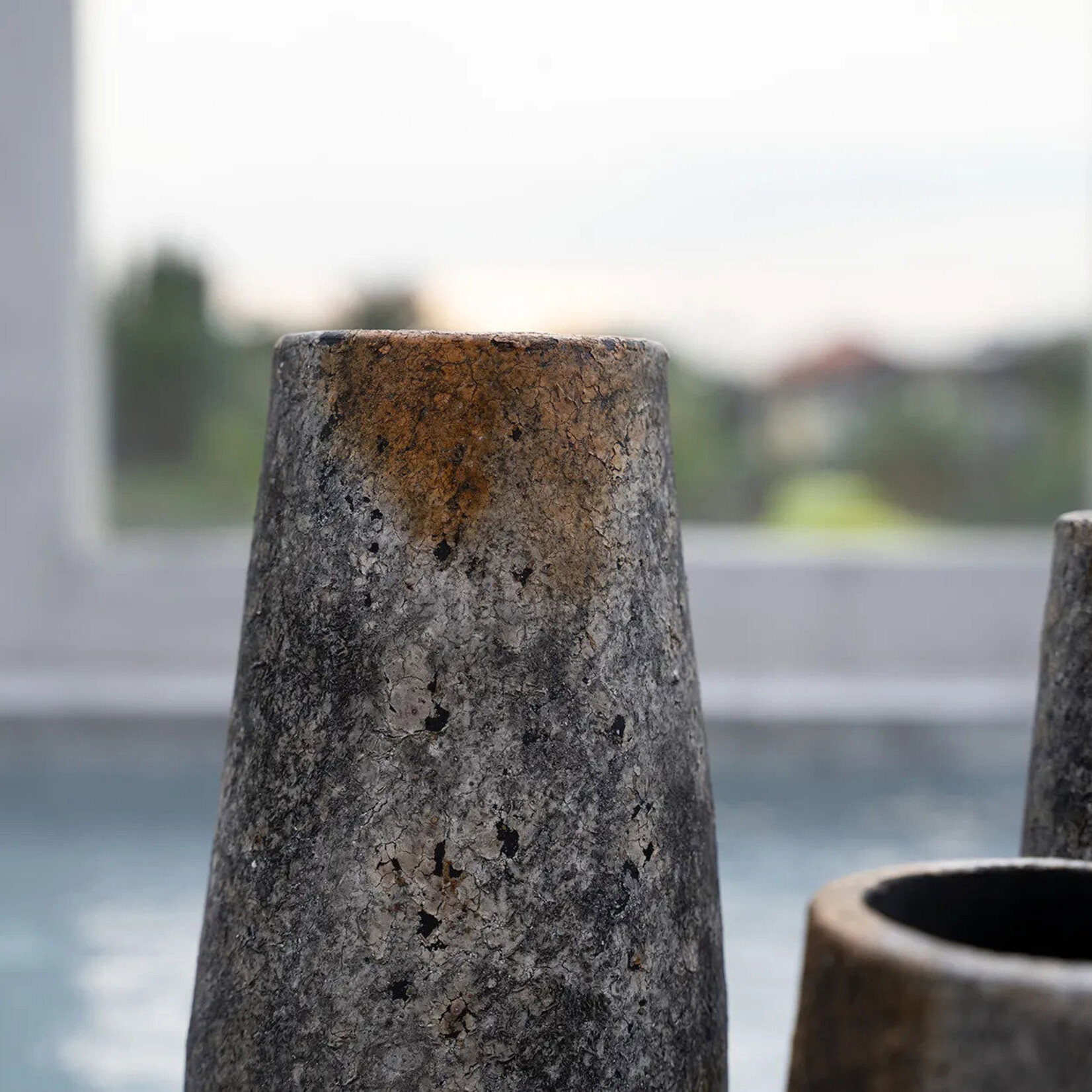 Bazar Bizar Antwerp The Spooky Vase - Antique Grey - S