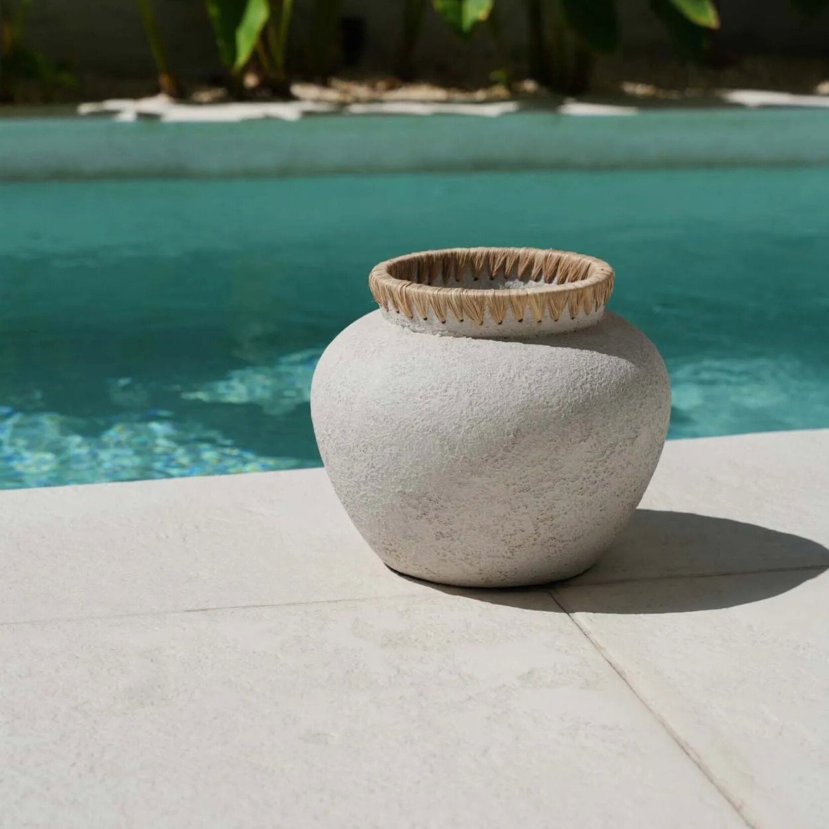 Bazar Bizar Antwerp The Styly Vase - Concrete Natural - L