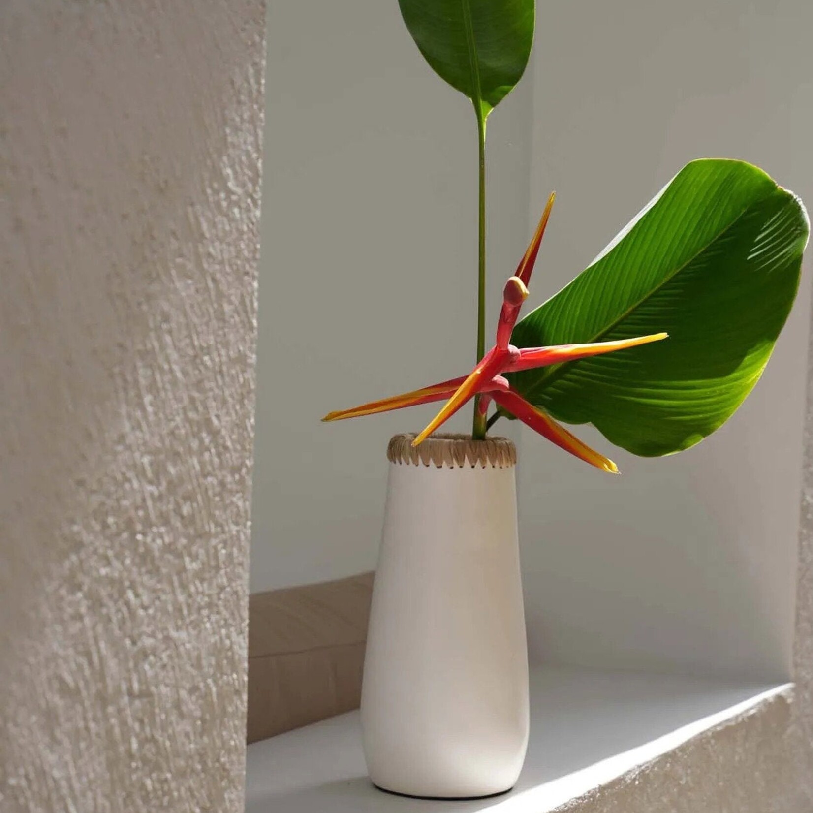 Bazar Bizar Antwerp The Sneaky Vase - White Natural - L