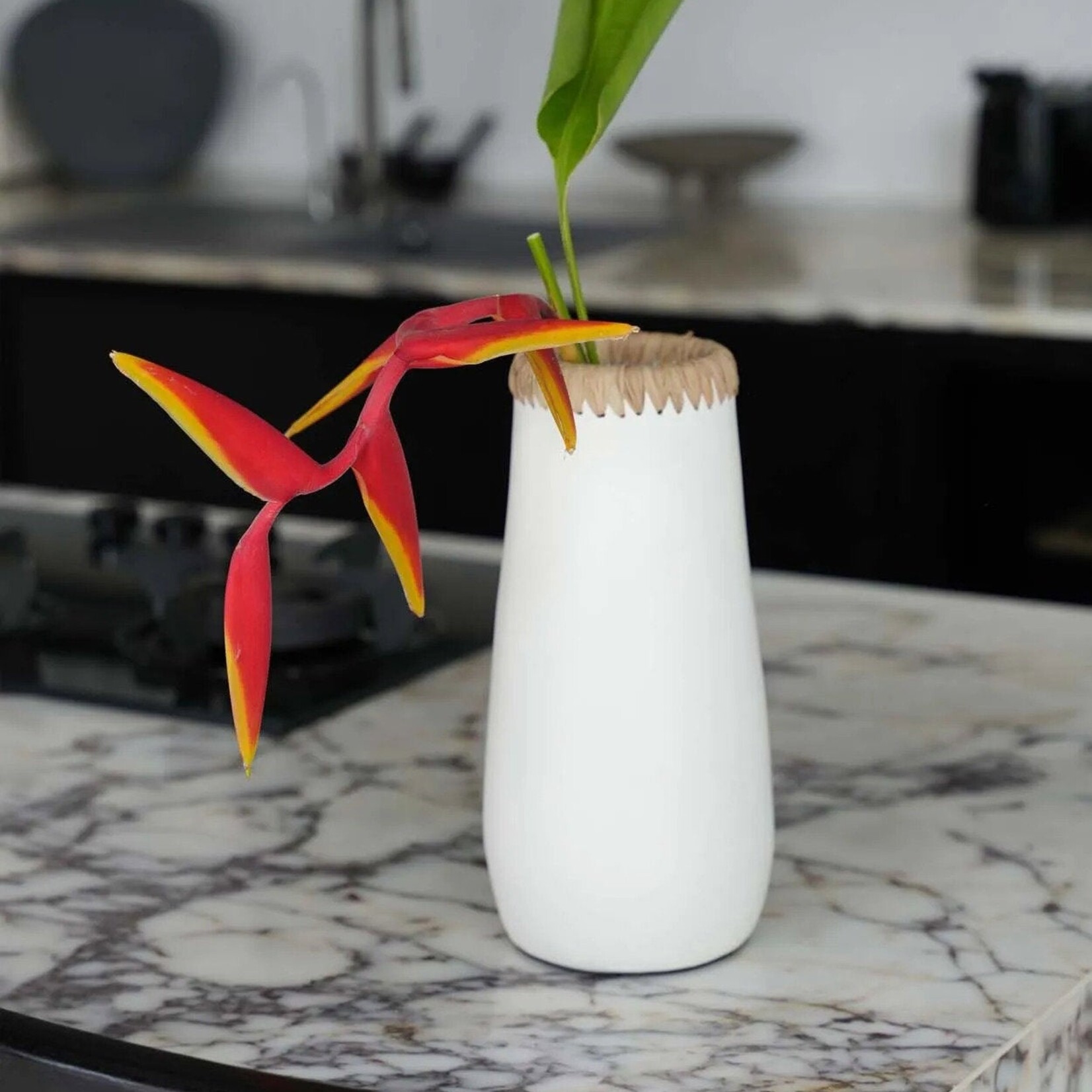 Bazar Bizar Antwerp The Sneaky Vase - White Natural - L