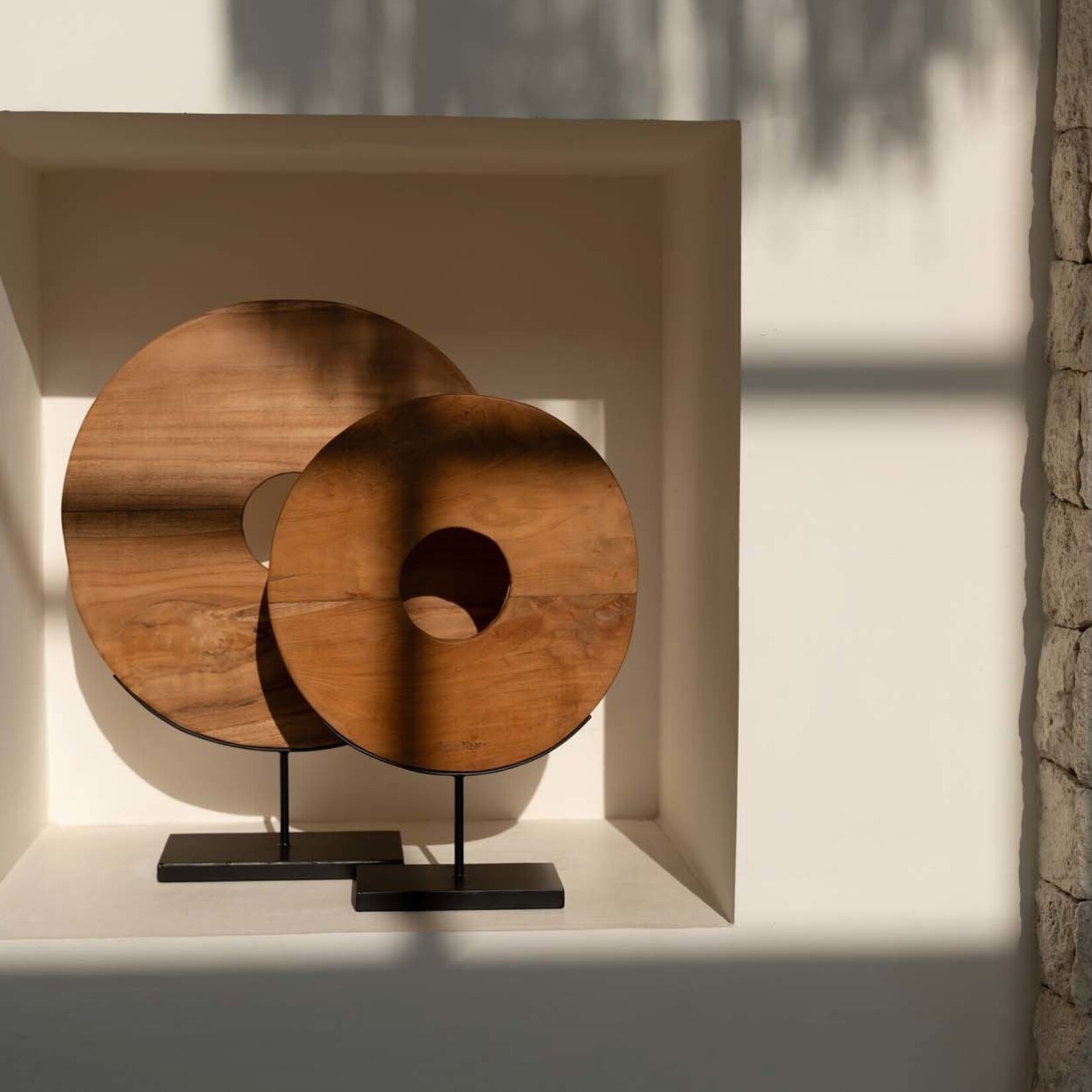 Bazar Bizar Antwerp The Teak Disc on Stand - M