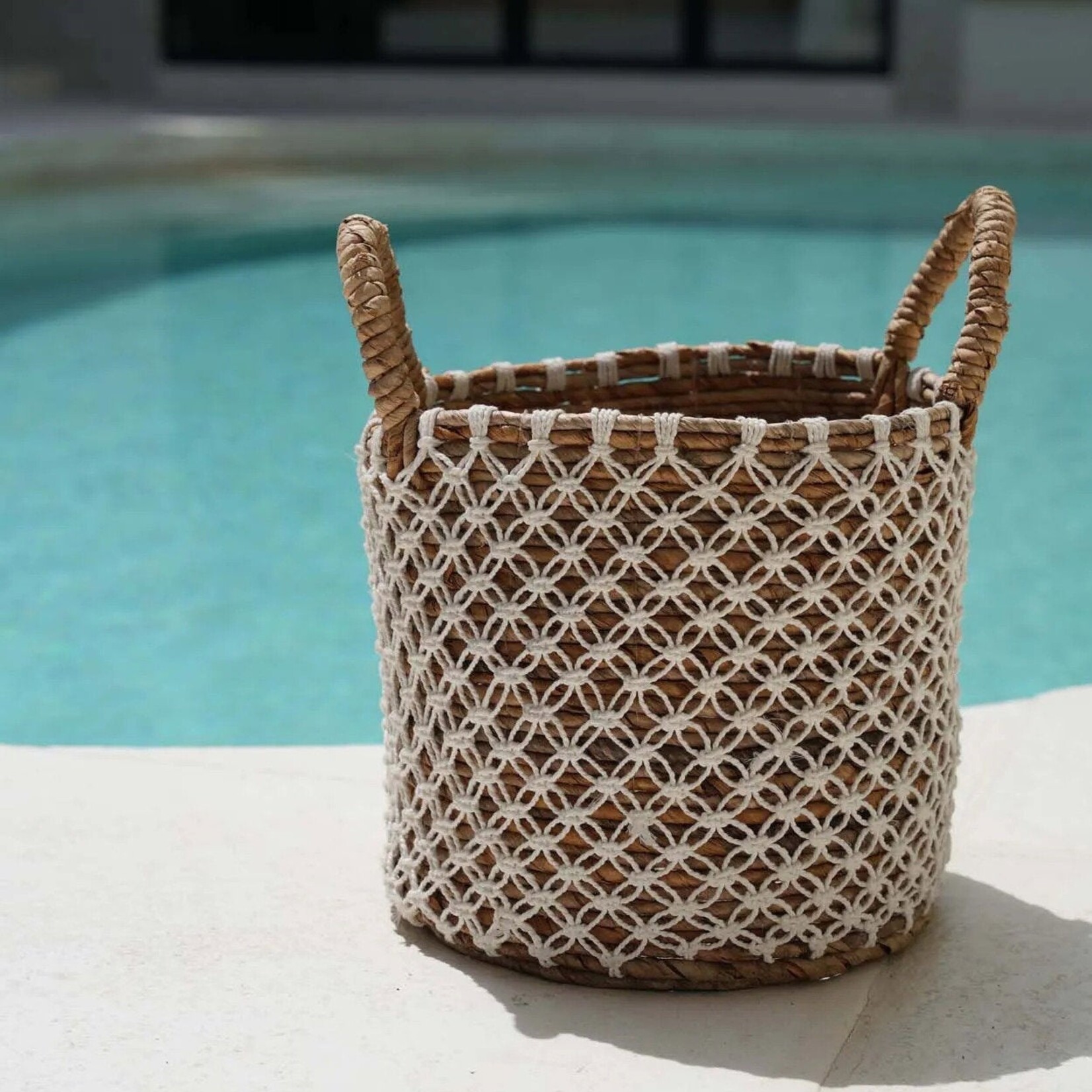 Bazar Bizar Antwerp The Crossed Stitched Macrame Basket - L