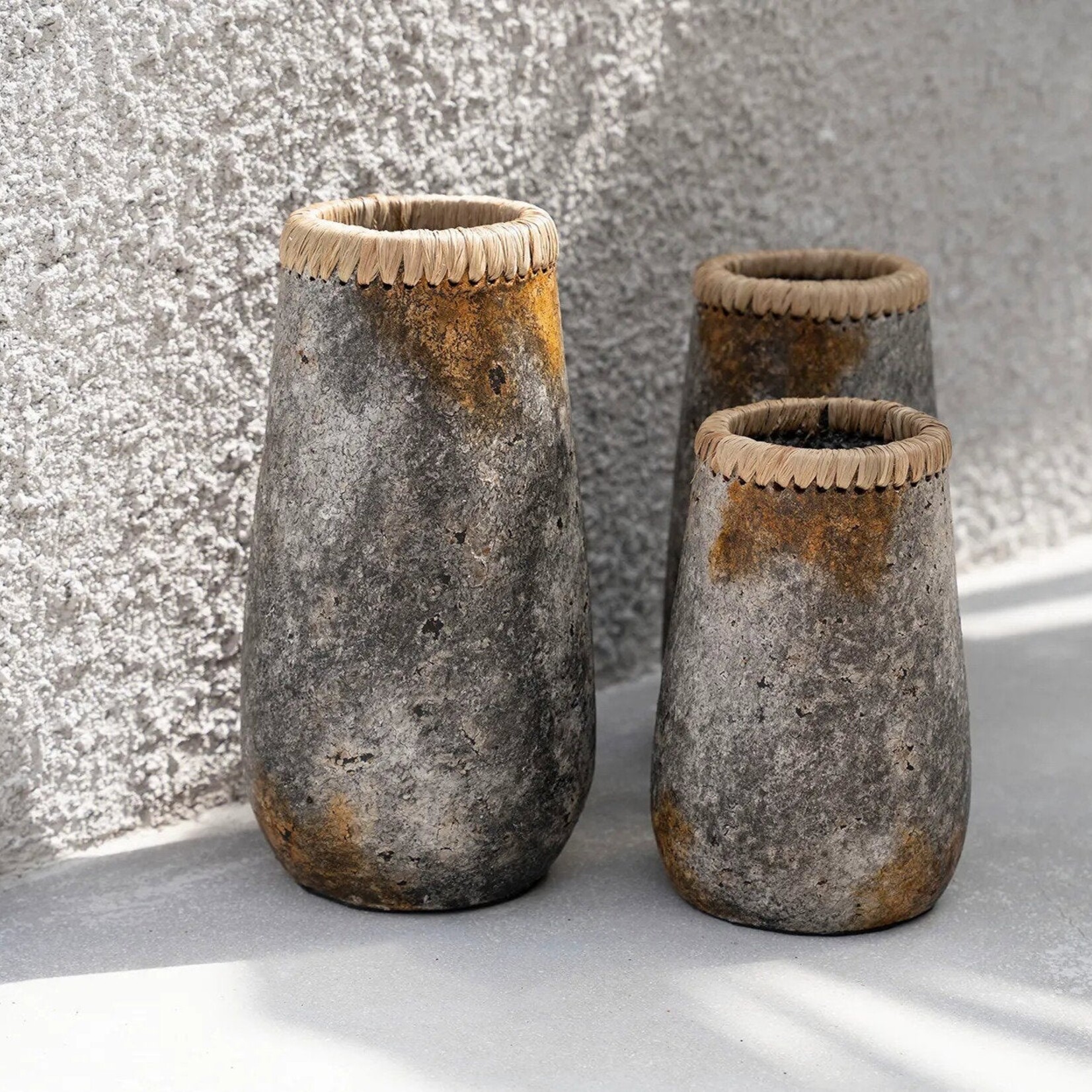Bazar Bizar Antwerp The Sneaky Vase - Antique Grey - M