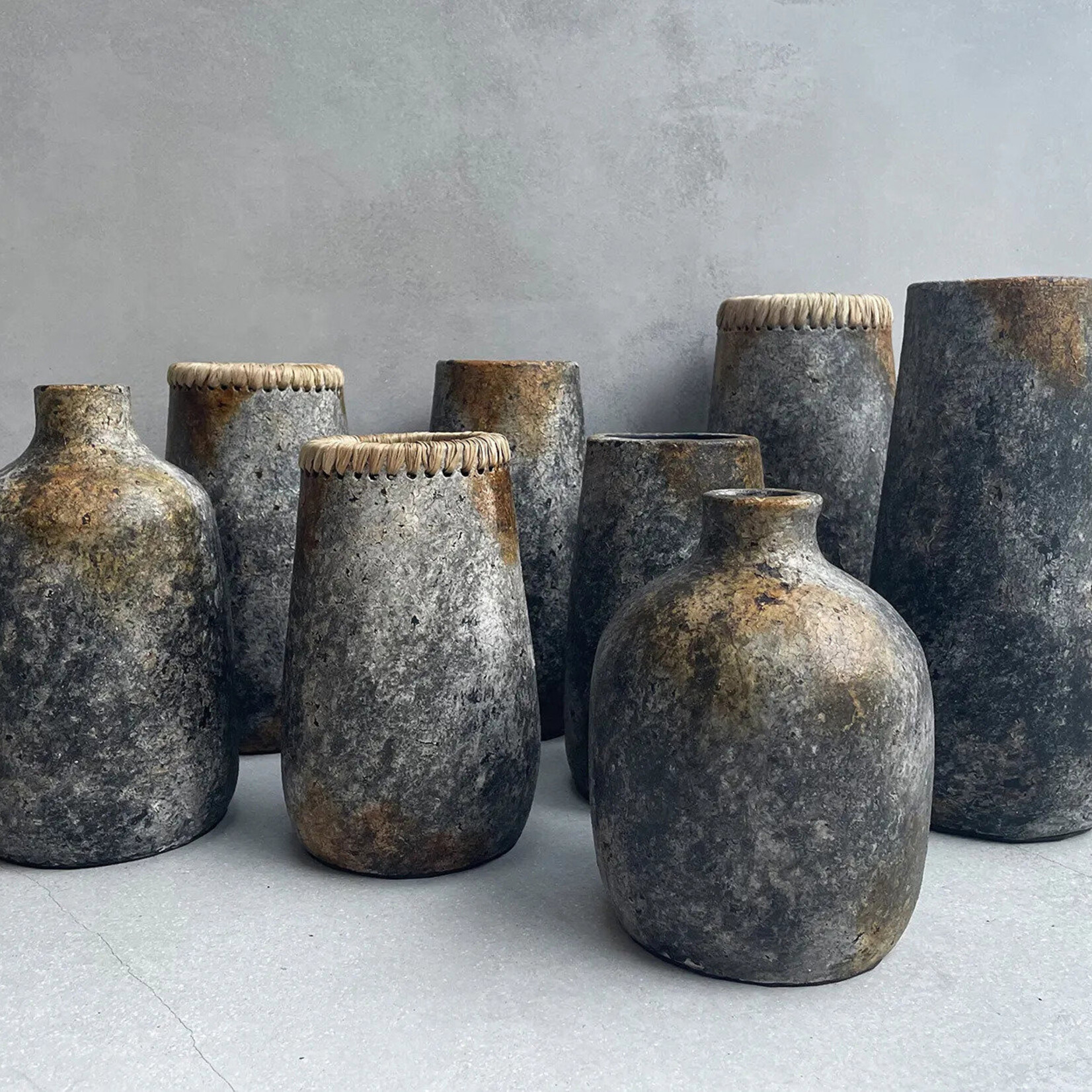 Bazar Bizar Antwerp The Spooky Vase - Antique Grey - S