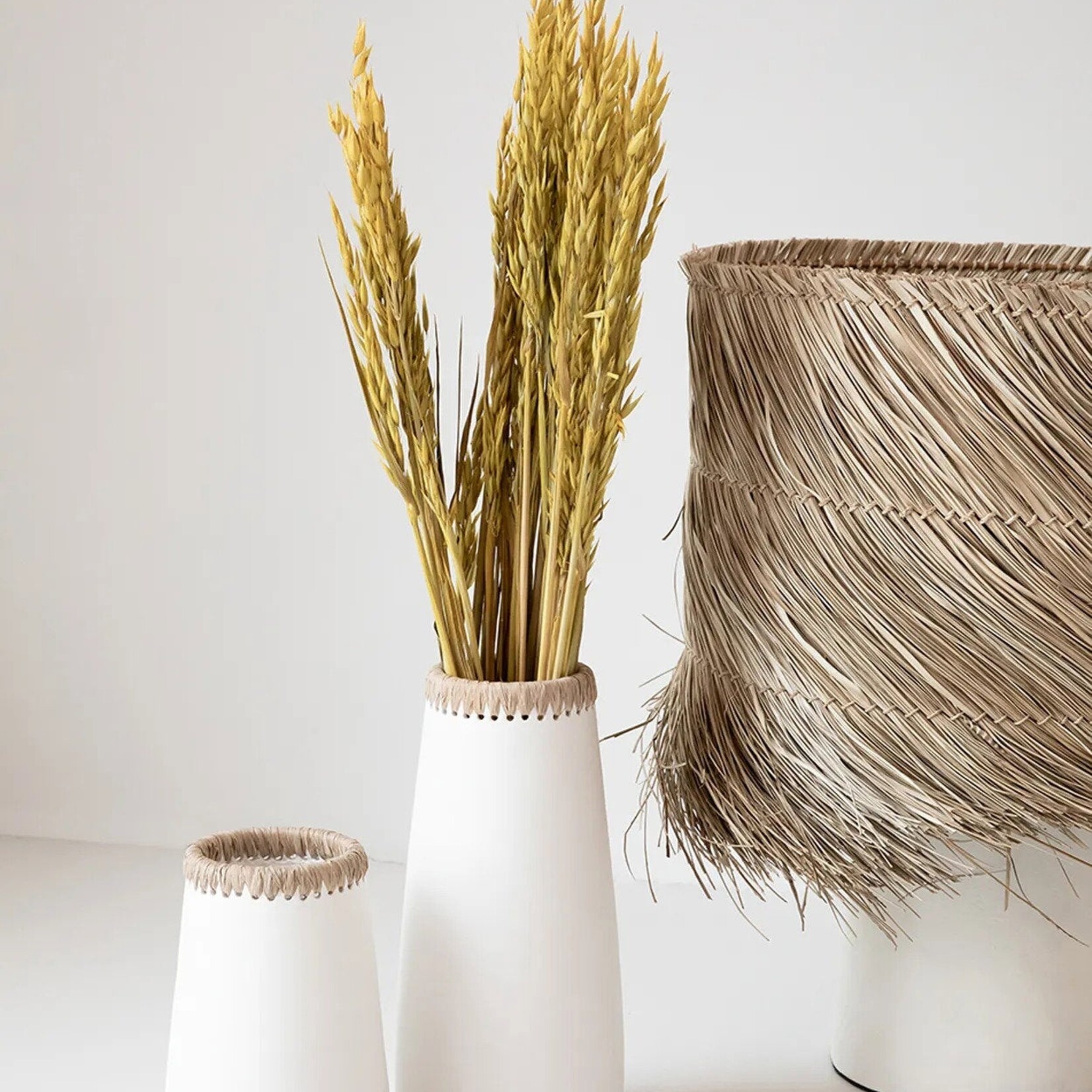 Bazar Bizar Antwerp The Sneaky Vase - White Natural - L