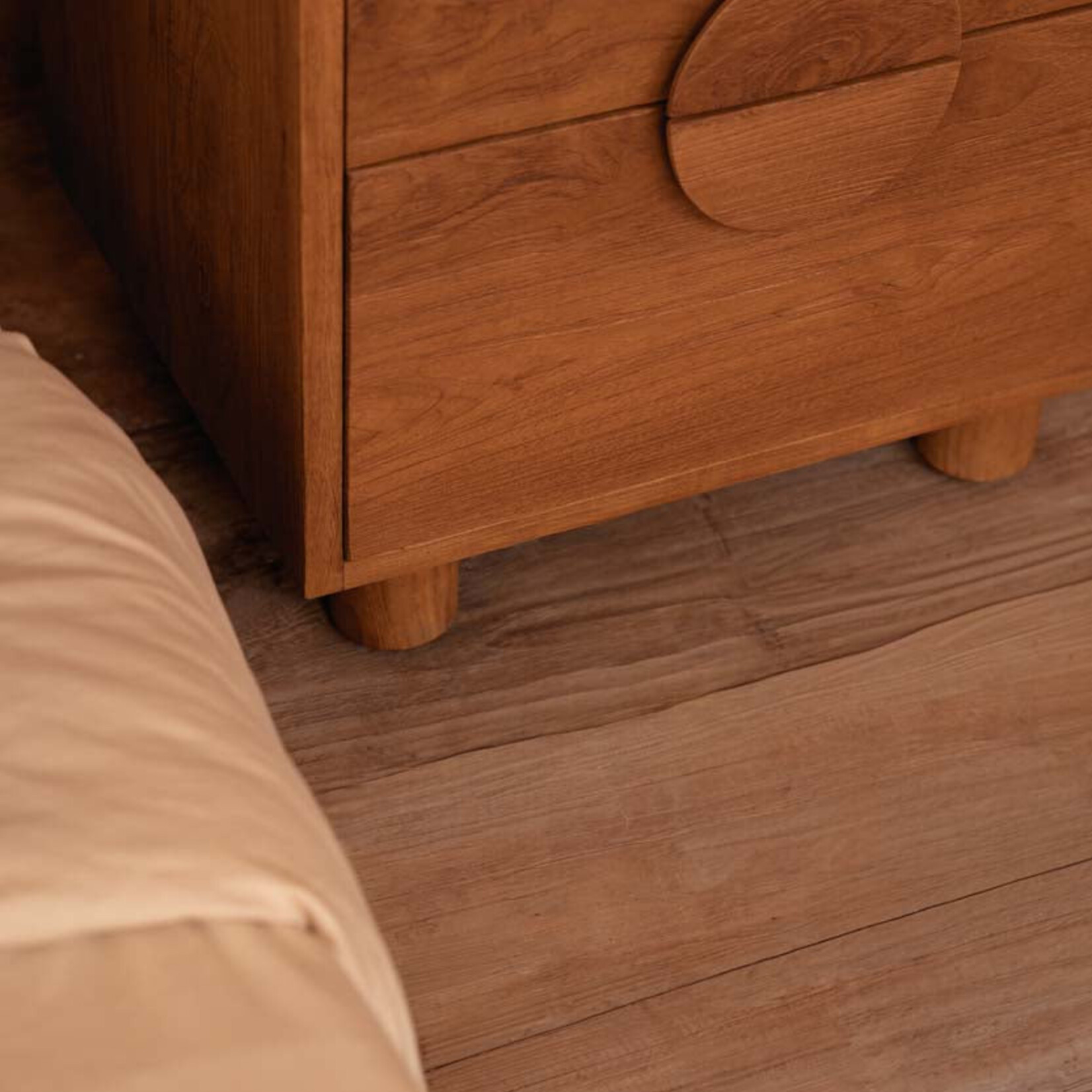 Bazar Bizar Antwerp The Eclipse Nightstand - Natural