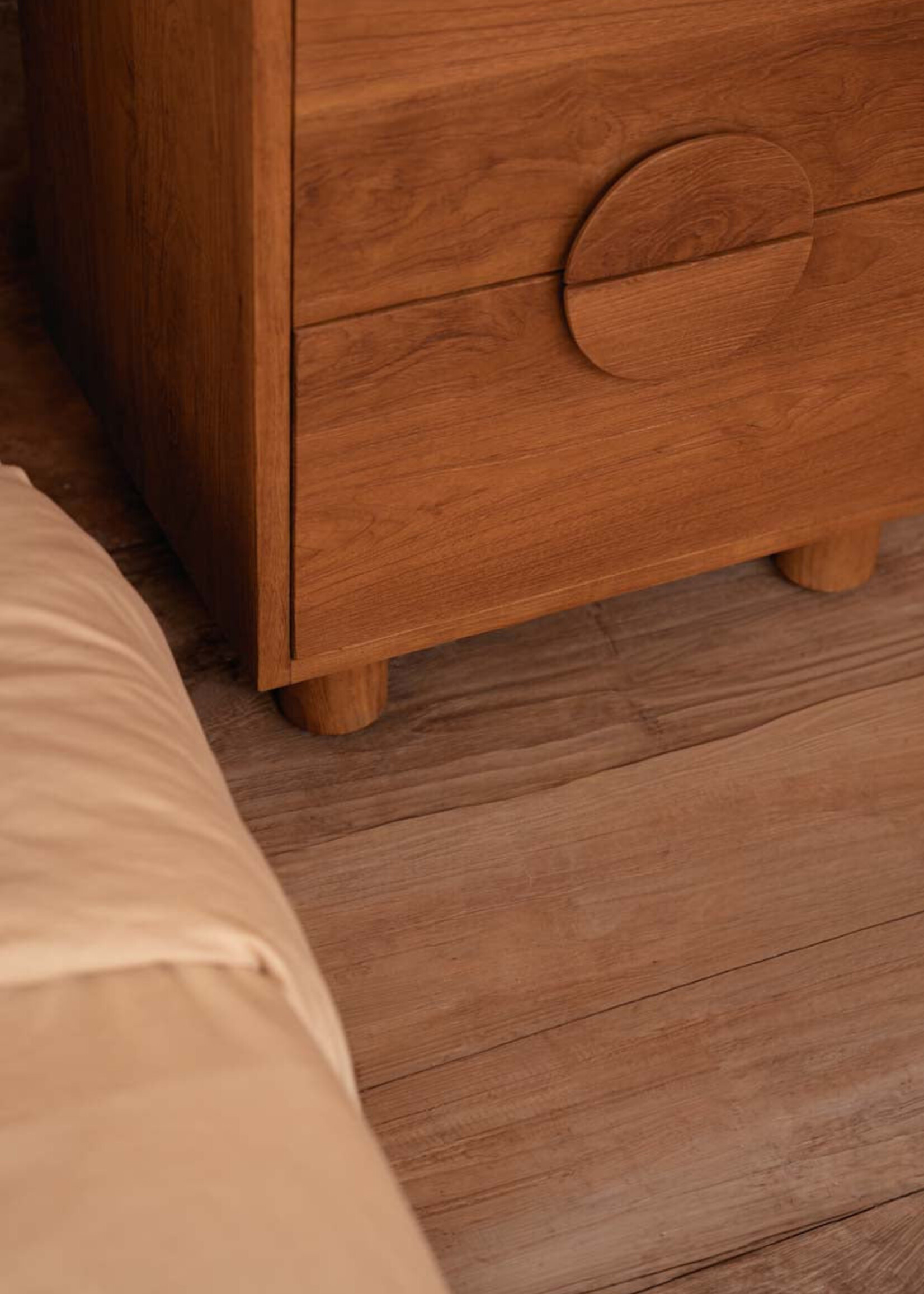 Bazar Bizar Antwerp The Eclipse Nightstand - Natural