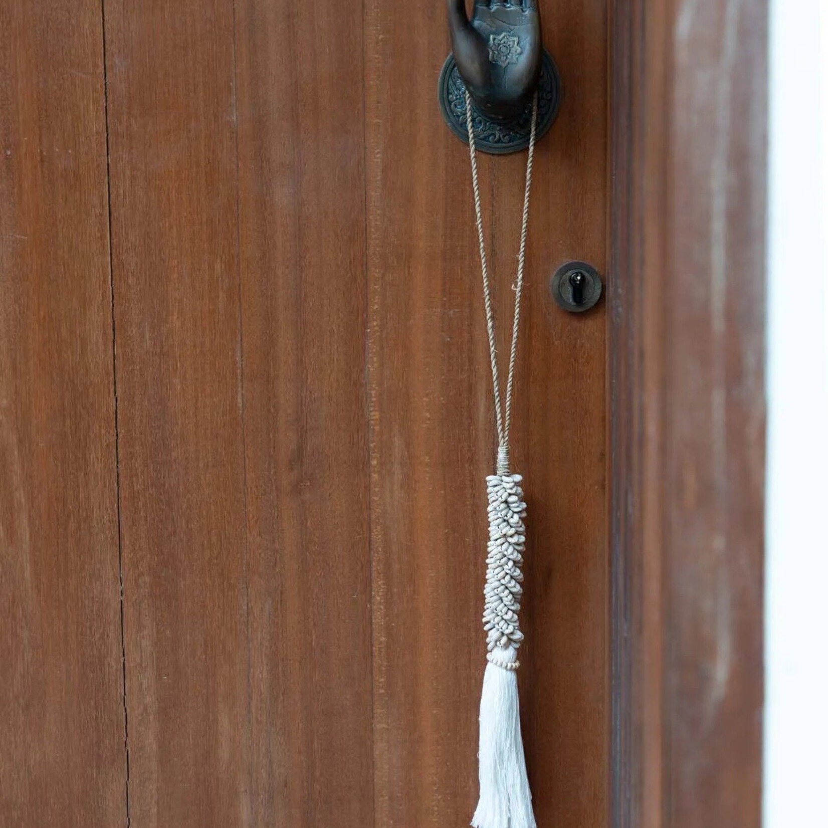 Bazar Bizar Antwerp The Cowrie & Cotton Tassel - Natural