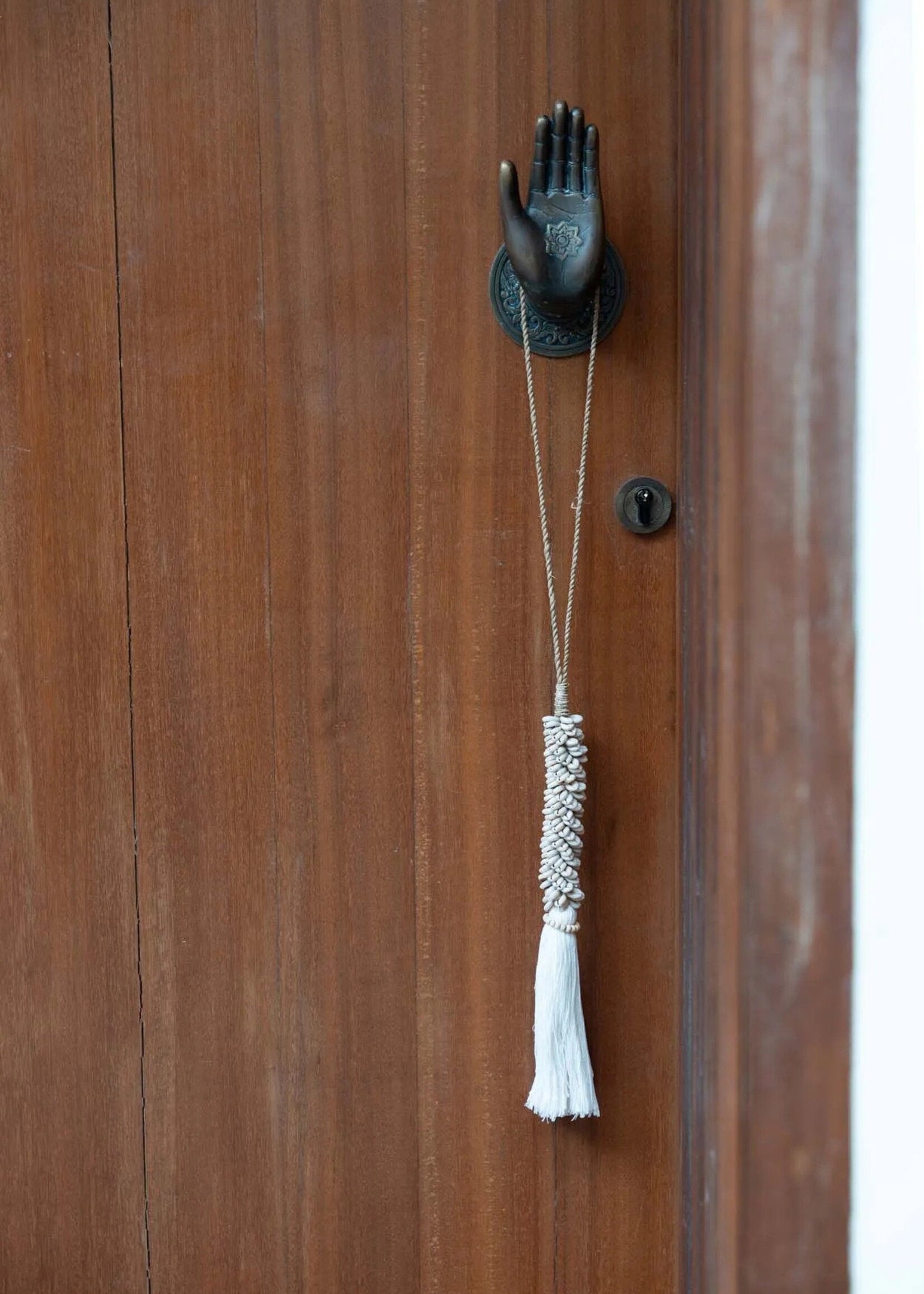 Bazar Bizar Antwerp The Cowrie & Cotton Tassel - Natural