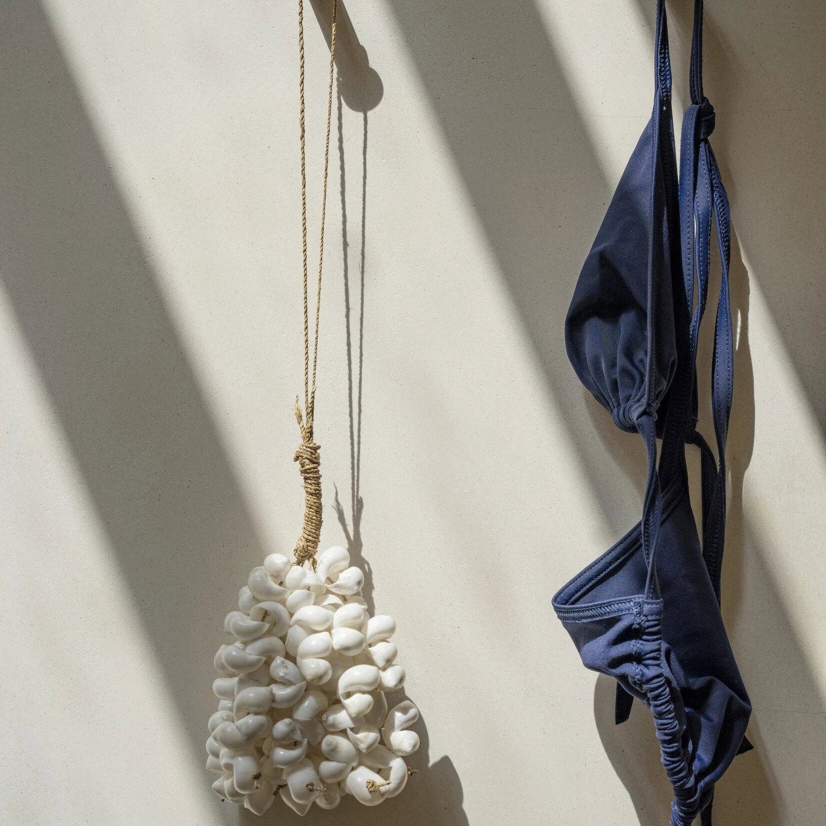 Bazar Bizar Antwerp The Kai Tassel - White