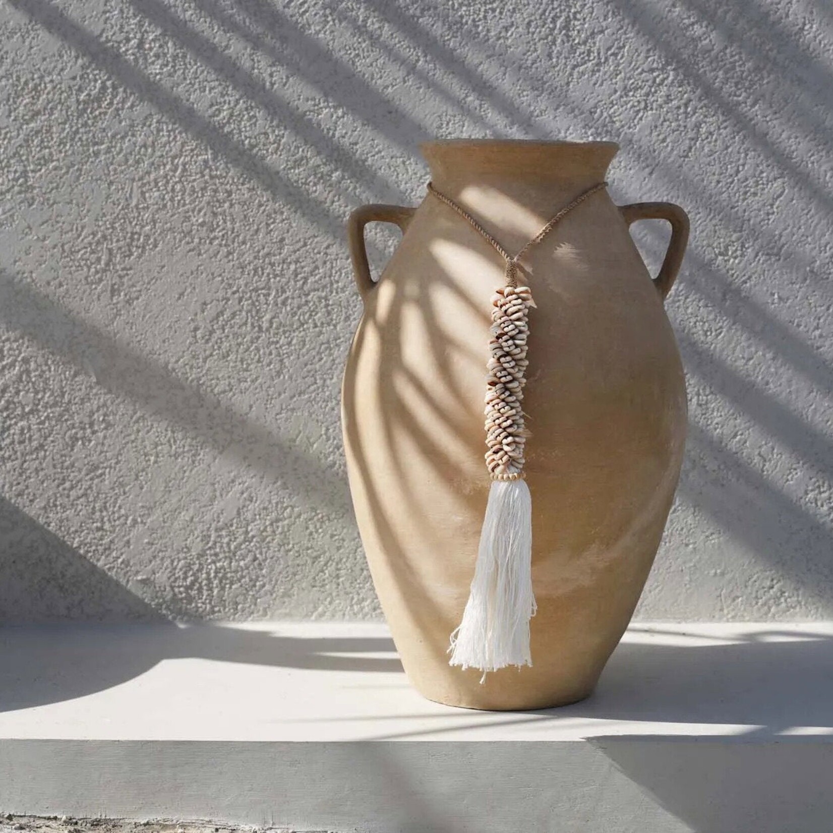 Bazar Bizar Antwerp The Cowrie & Cotton Tassel - Natural
