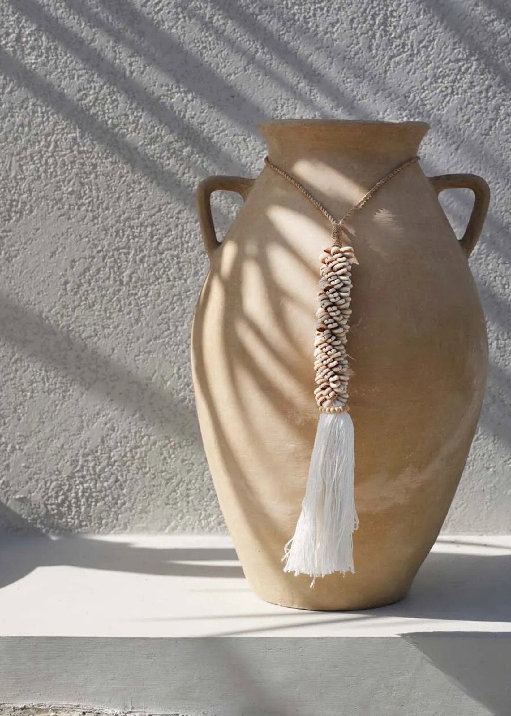 Bazar Bizar Antwerp The Cowrie & Cotton Tassel - Natural