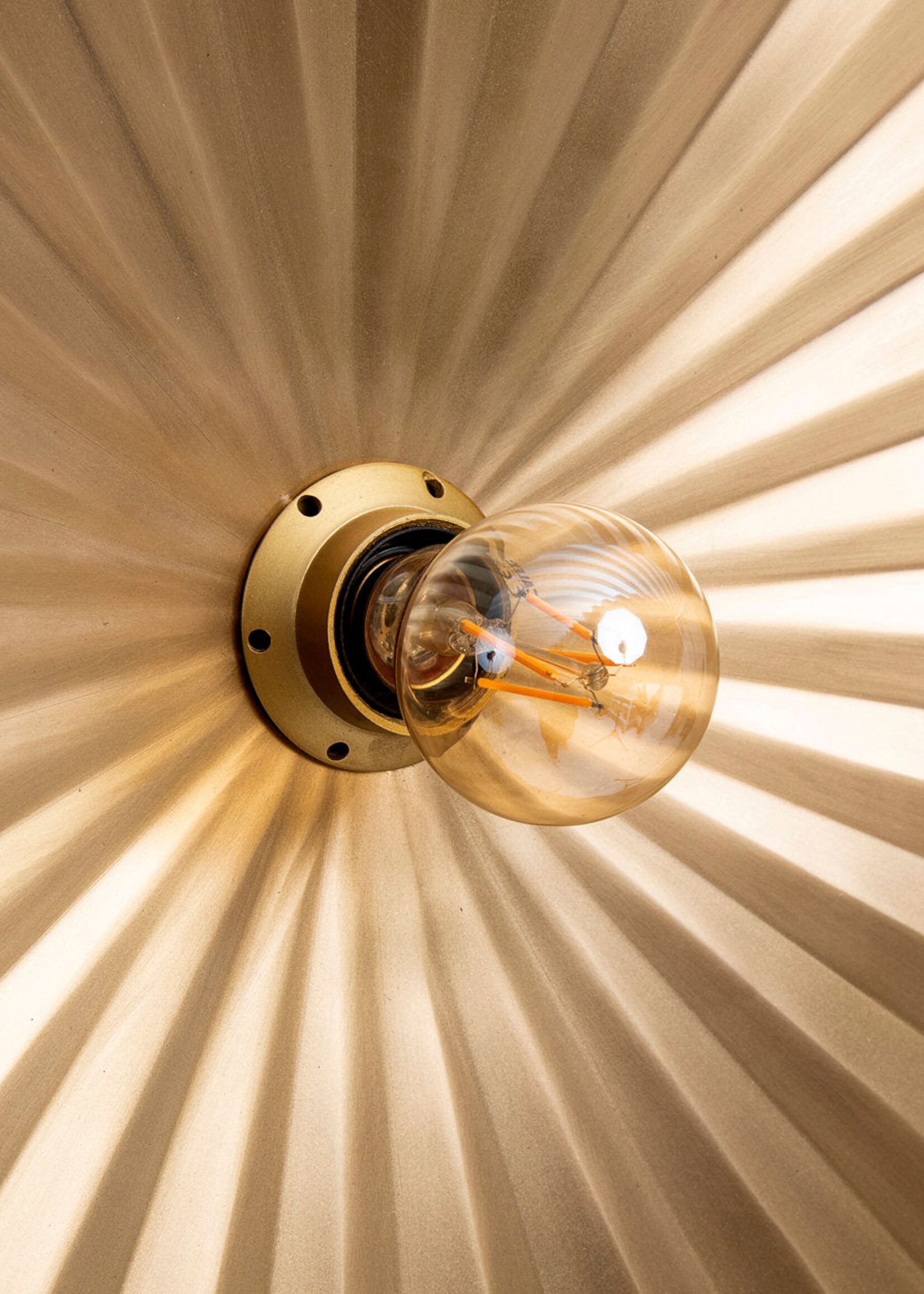 Bazar Bizar Antwerp The Tsijn Tsjin Wall Lamp - Brass - M