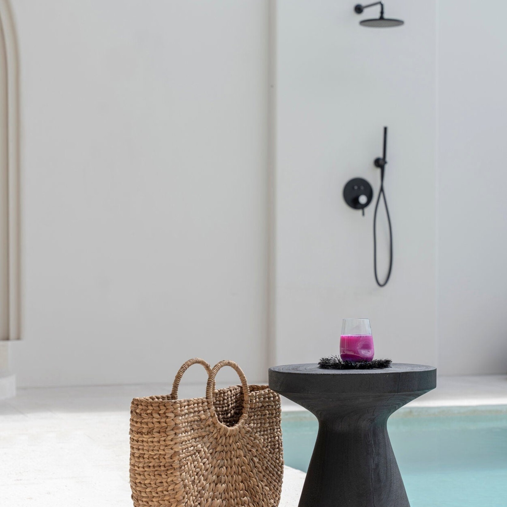 Bazar Bizar Antwerp The Gravity Side Table - Black