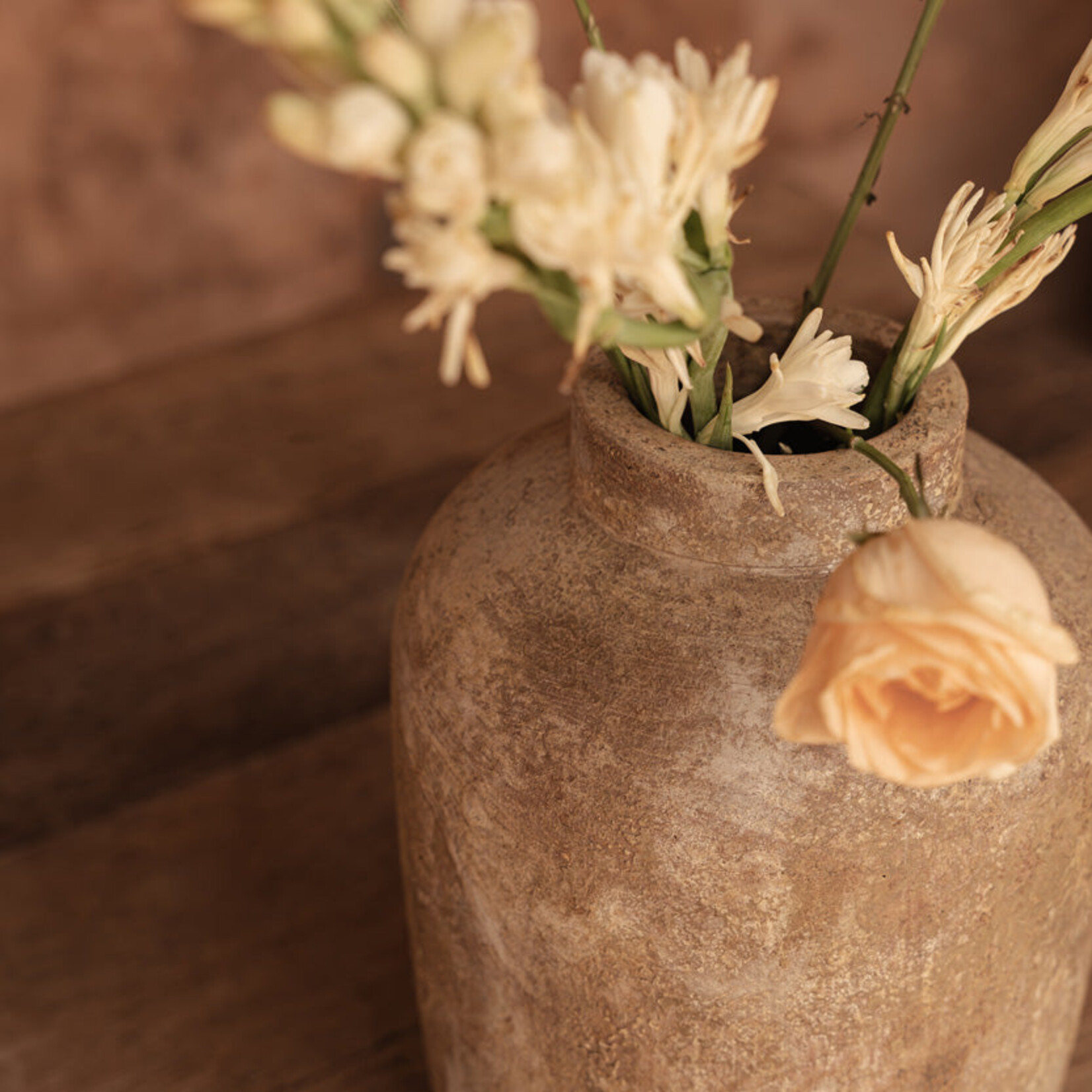 Bazar Bizar Antwerp The Clay Echo Vase - Cream - M