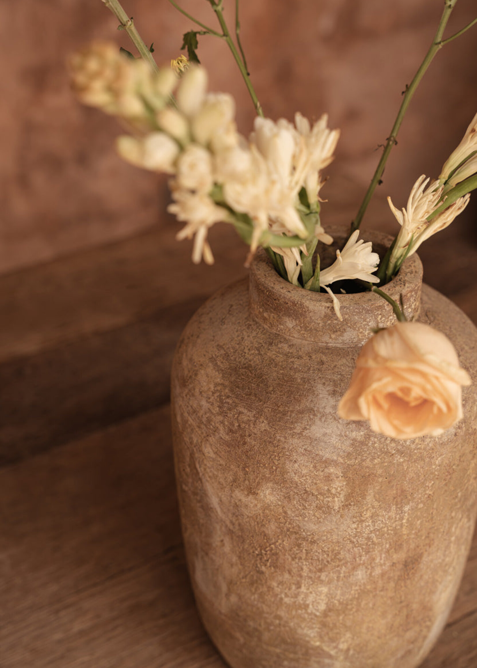 Bazar Bizar Antwerp The Clay Echo Vase - Cream - M