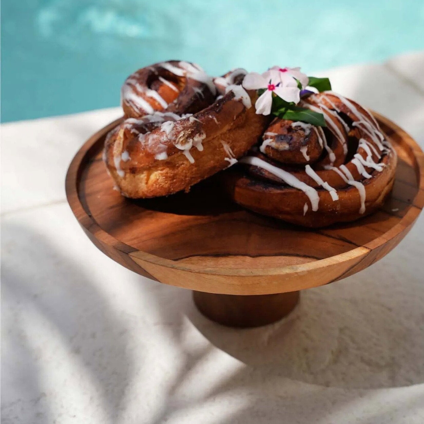 Bazar Bizar Antwerp The Teak Root Cake Dish - M