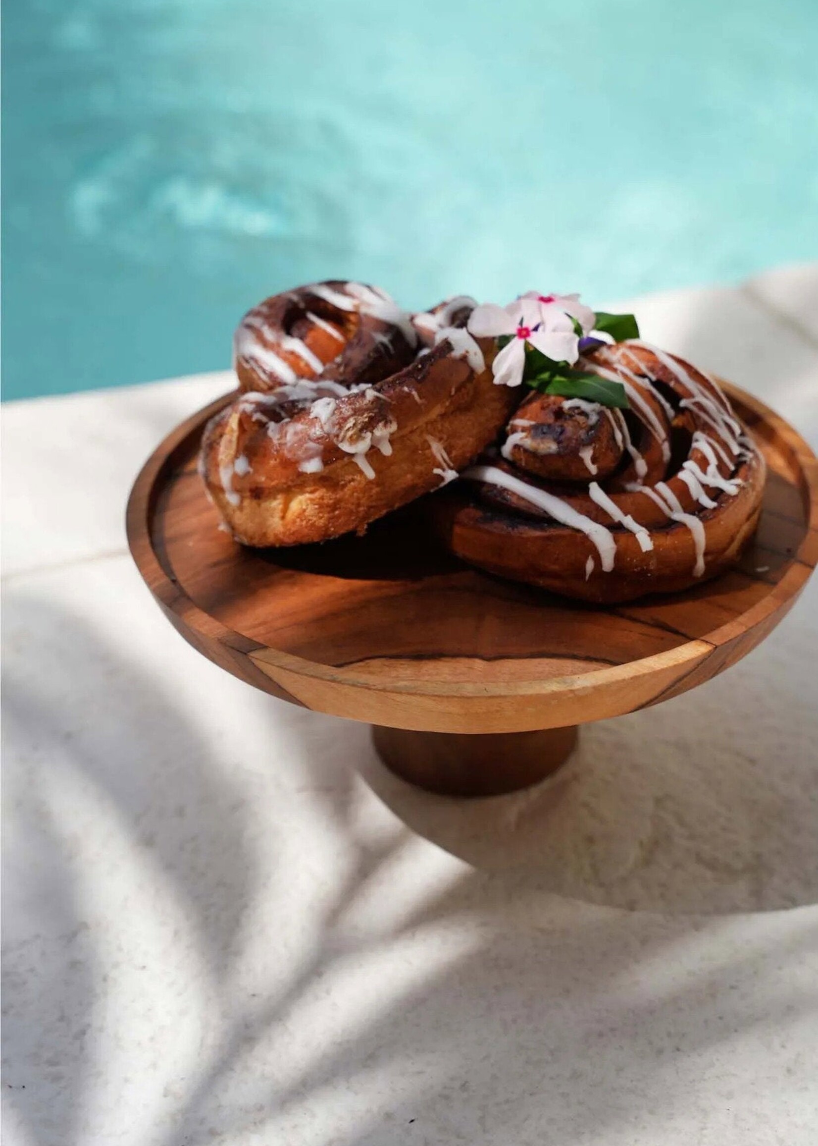Bazar Bizar Antwerp The Teak Root Cake Dish - M