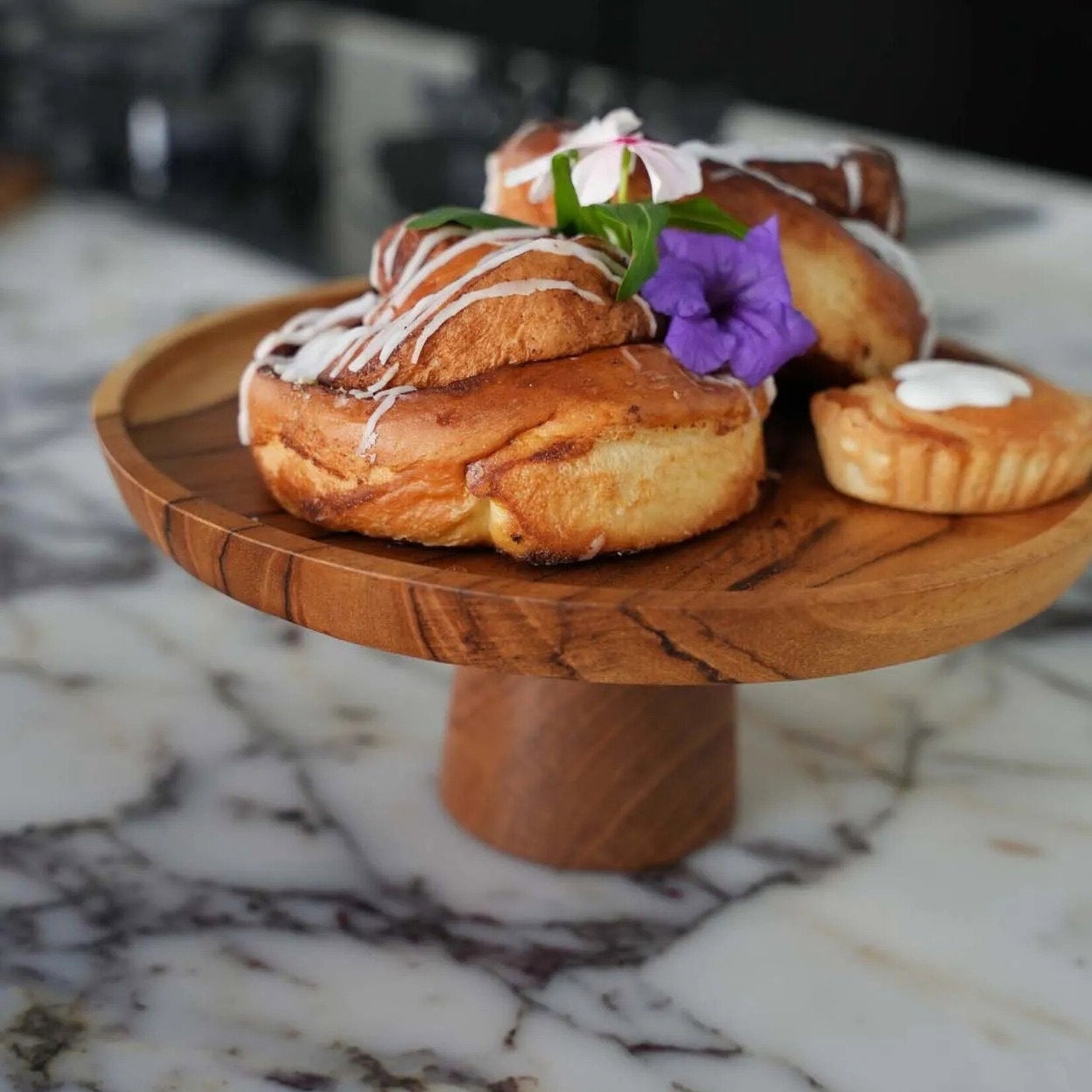 Bazar Bizar Antwerp The Teak Root Cake Dish - M