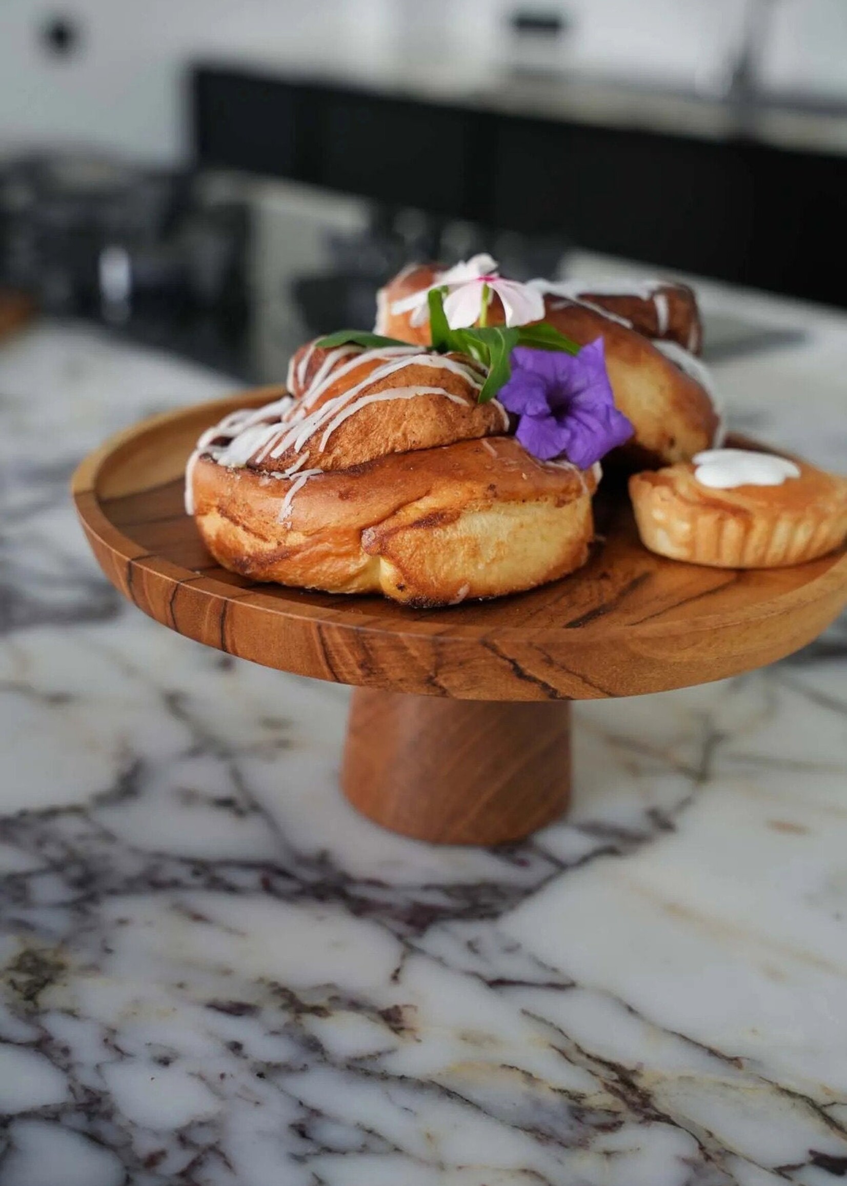 Bazar Bizar Antwerp The Teak Root Cake Dish - M