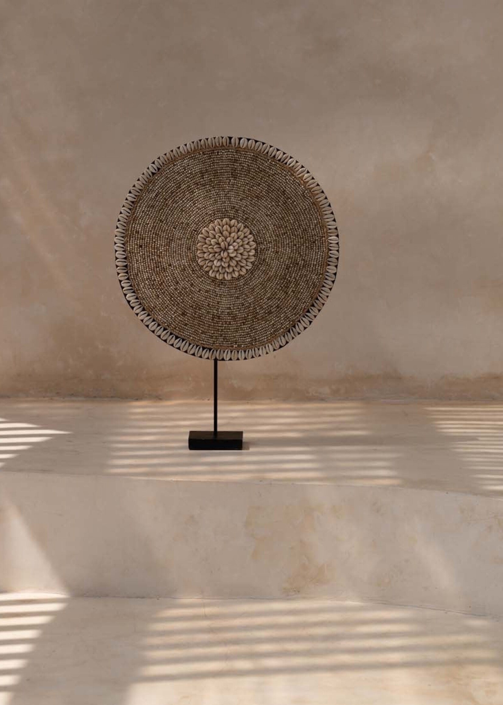 Bazar Bizar Antwerp The Shell Guadeloupe on Stand - Natural White