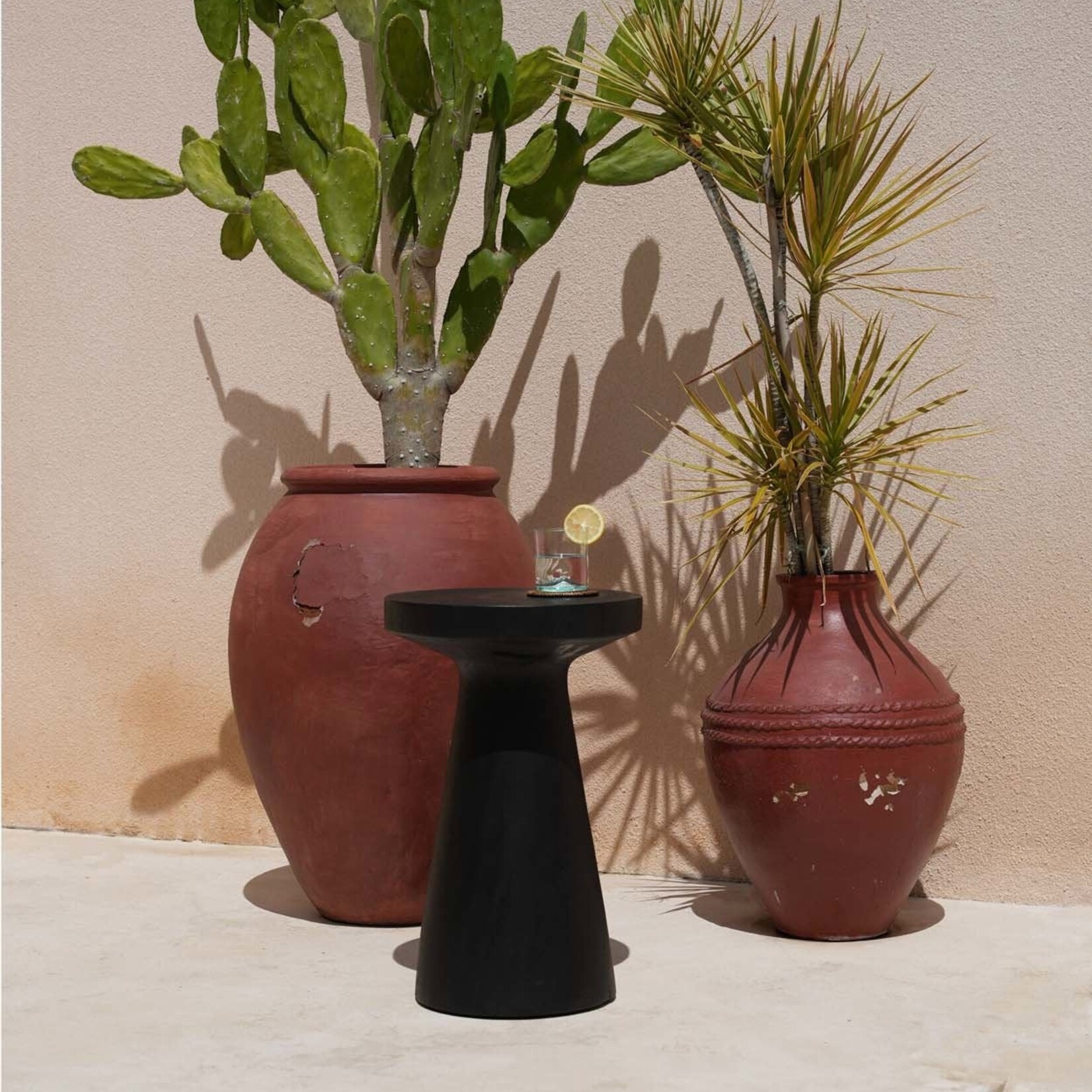 Bazar Bizar Antwerp The Fiji Side Table - Black