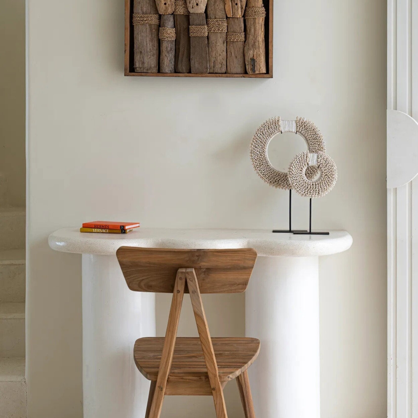 Bazar Bizar Antwerp The Papua Shell Disc on Stand - White - M